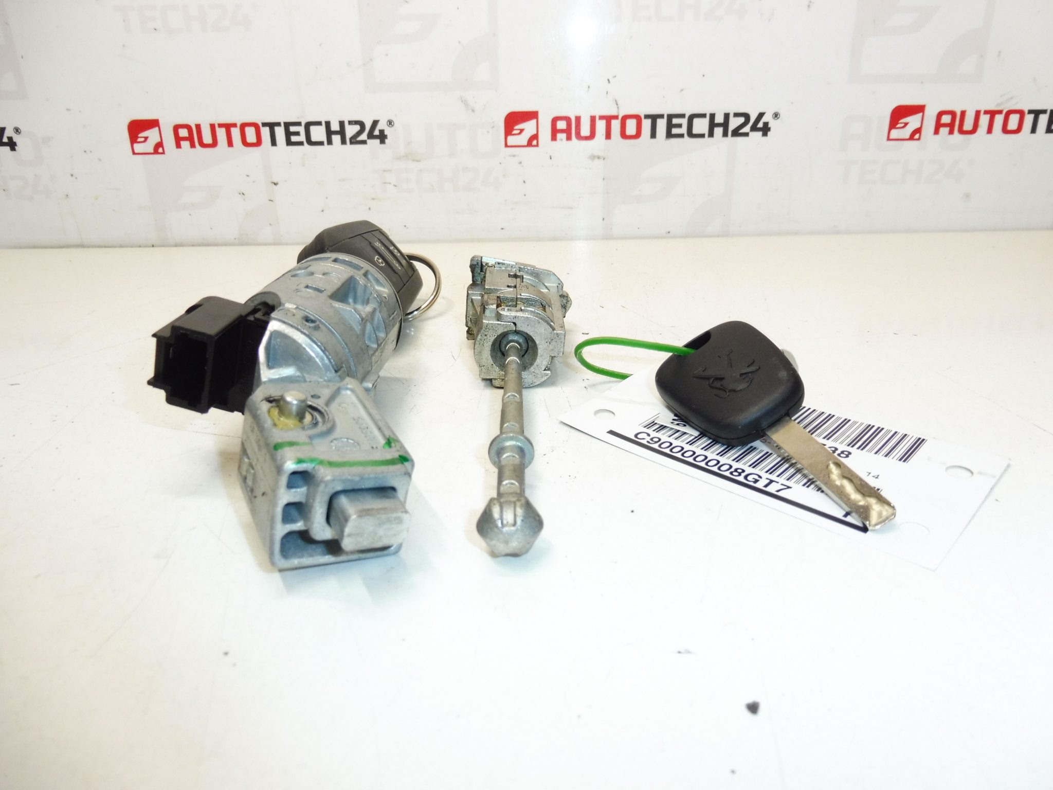 Conjunto de cerraduras con llave y mando a distancia para Peugeot 301 9678792480 - Imagen 2