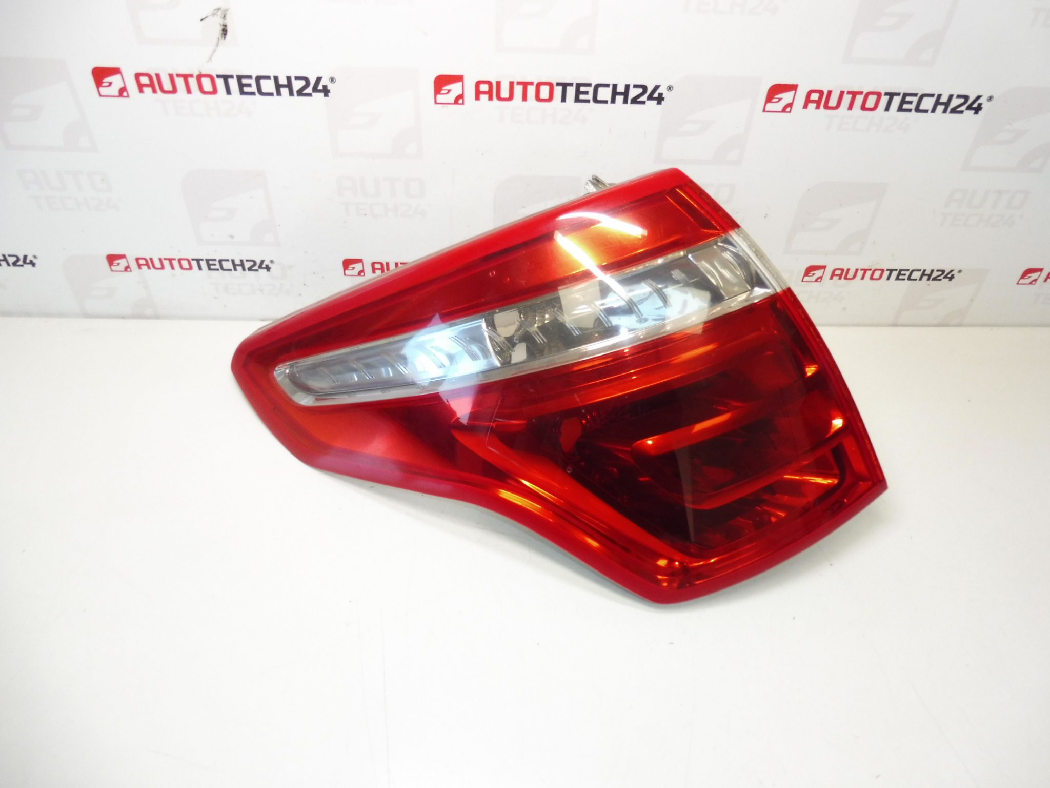 Fender de luz izquierda trasera Citroën C4 Picasso 9653547580 6350ca