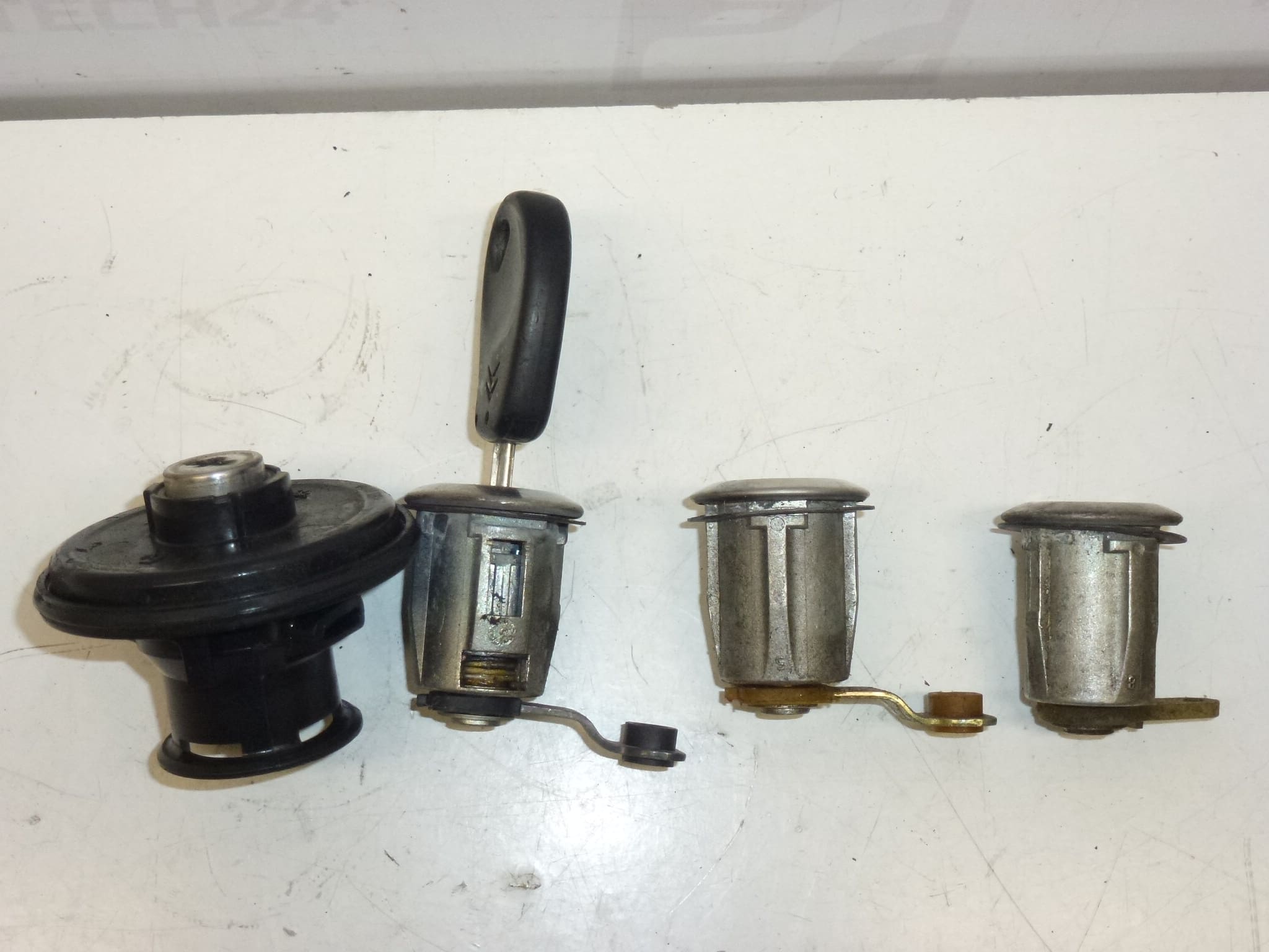 Juego de cerraduras y llaves para Citroën Berlingo II - 4162CF - Imagen 2