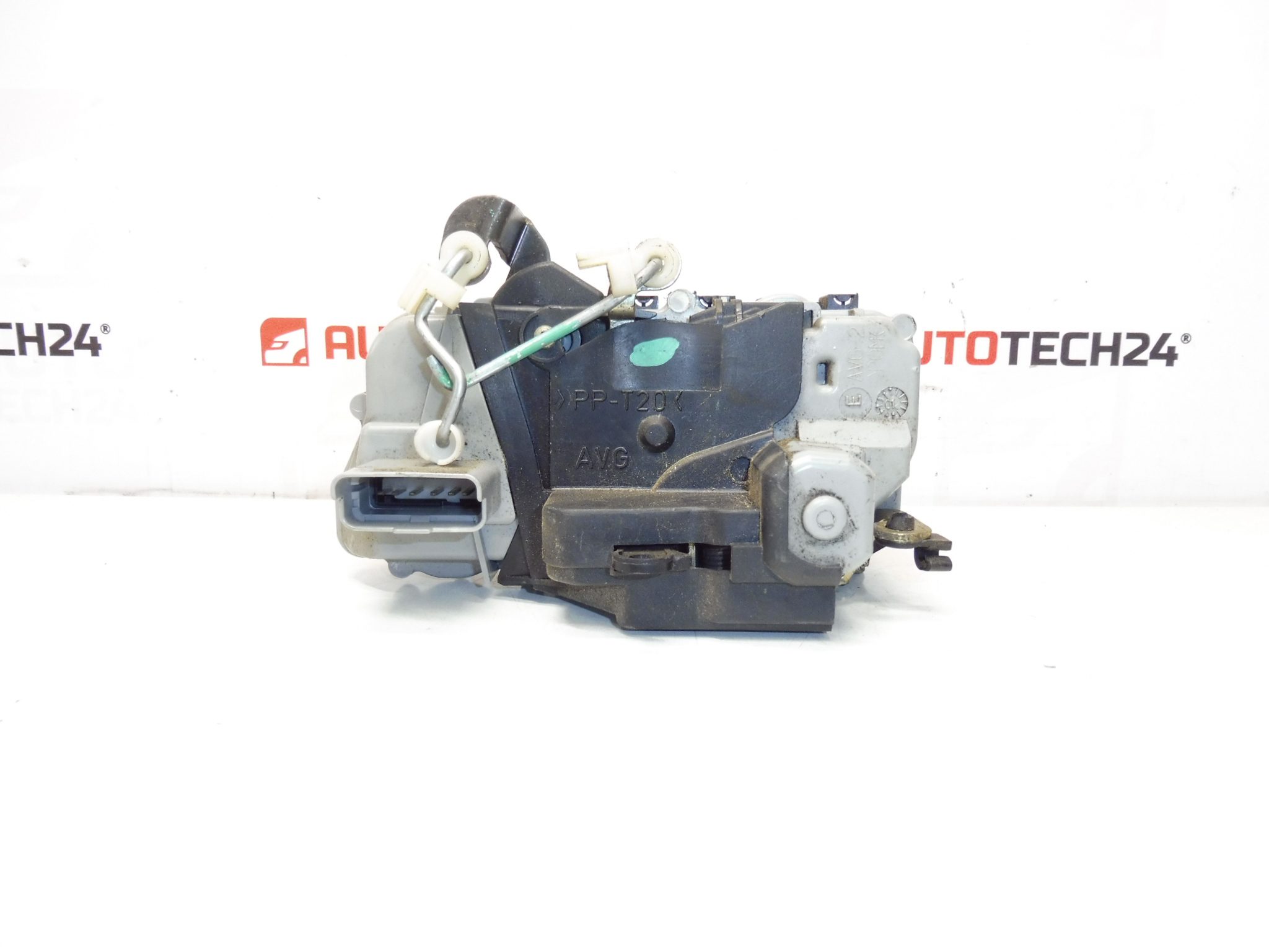 Localización de la puerta izquierda Peugeot 307 3-puertas 9135K4