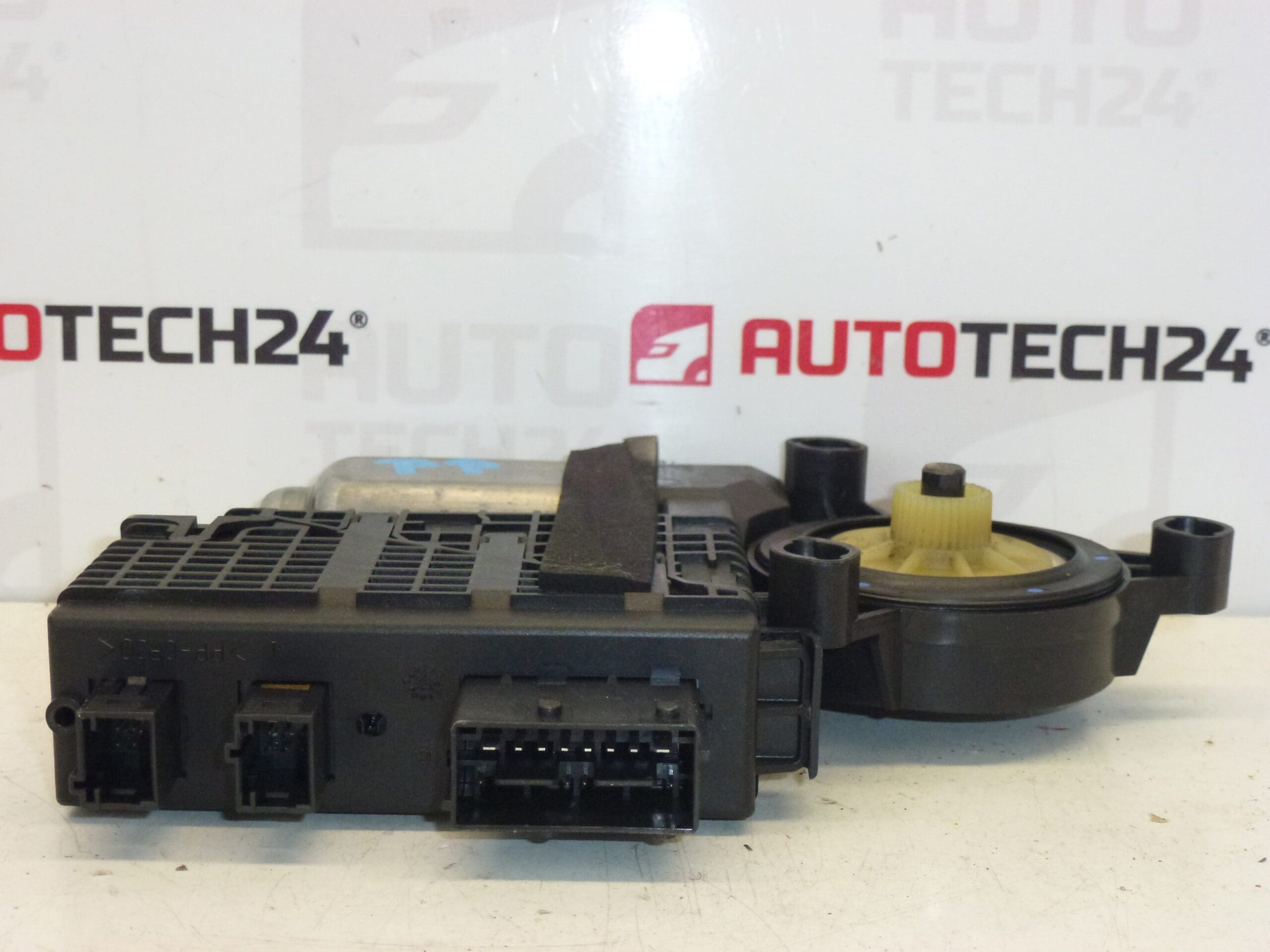 Motor de elevalunas delantero derecho Citroën C4 Picasso 9682495580 - Imagen 2