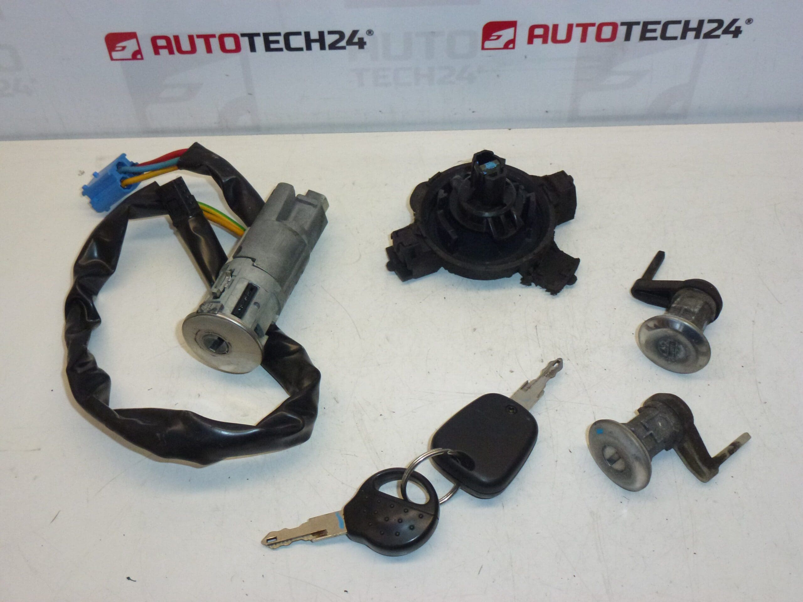 Conjunto de cerraduras de Peugeot 206 2 llaves 1692330580 4162NR 4162Z1 - Imagen 2