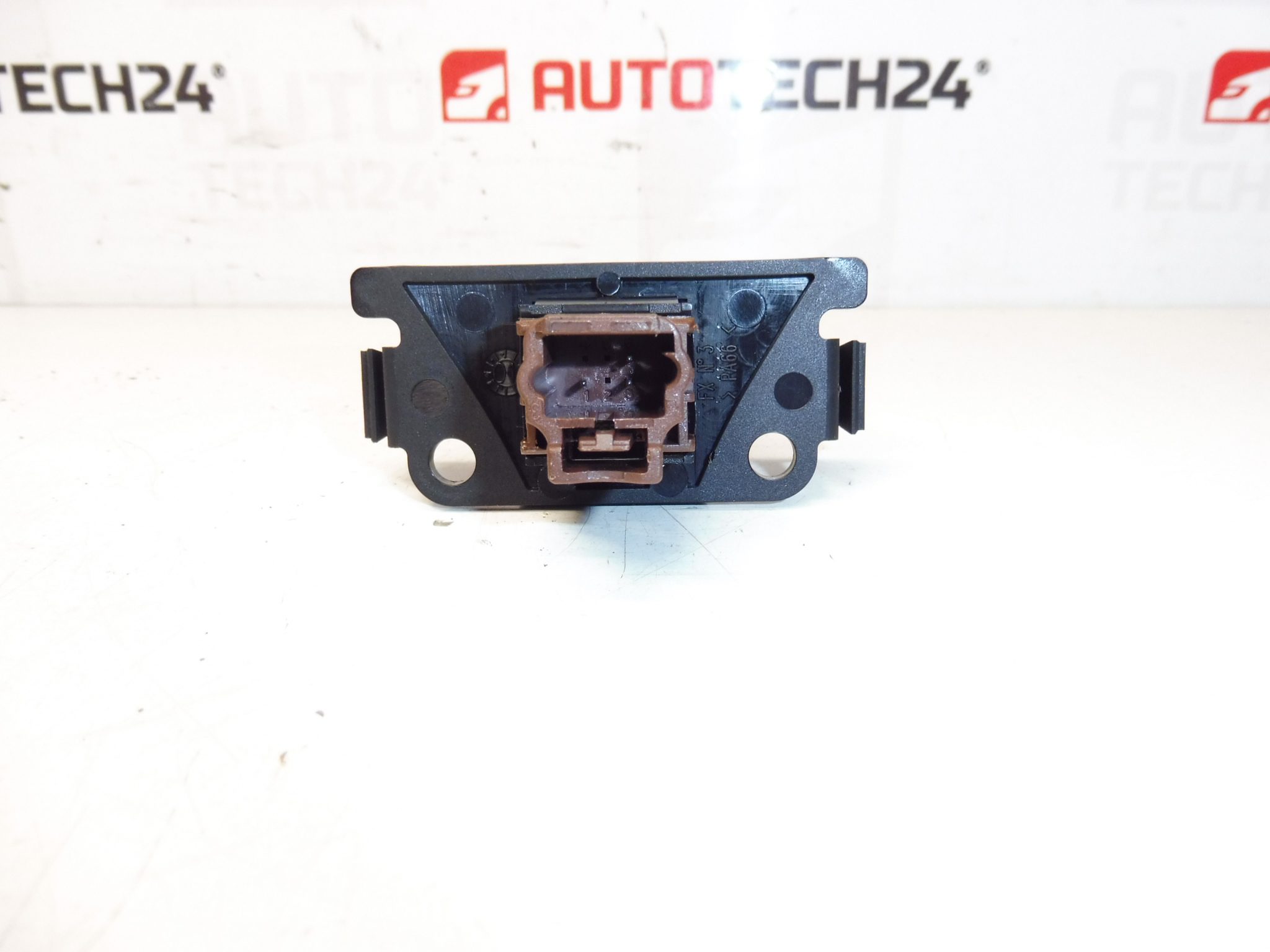Interruptor de luces de emergencia Peugeot 307 96366688KR 6554C4 - Imagen 2