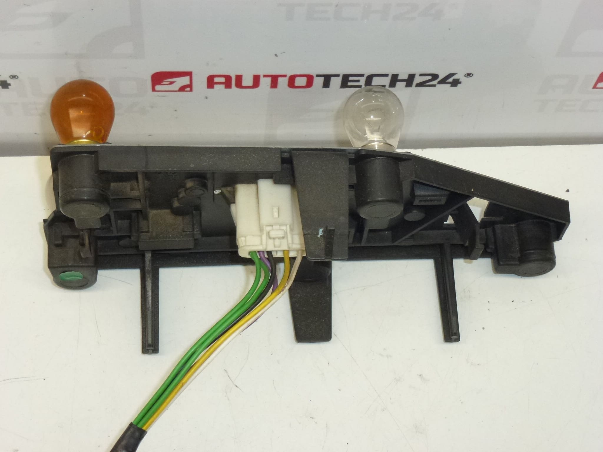 Soporte del piloto trasero derecho Peugeot 406 4 puertas 9630364777 6351L5 - Imagen 2