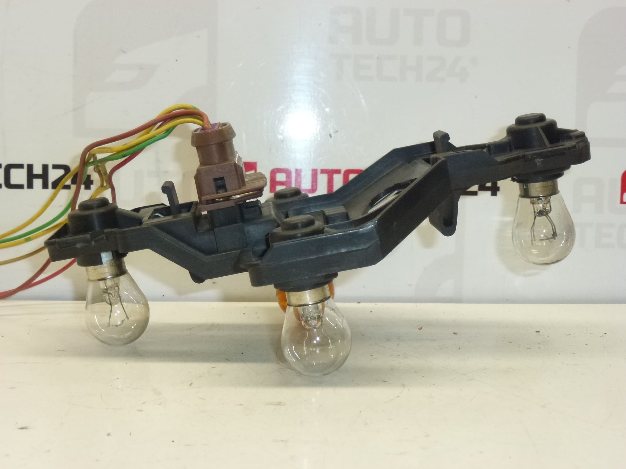 Soporte del piloto trasero izquierdo Citroën Xsara Combi 6350J8 - Imagen 2