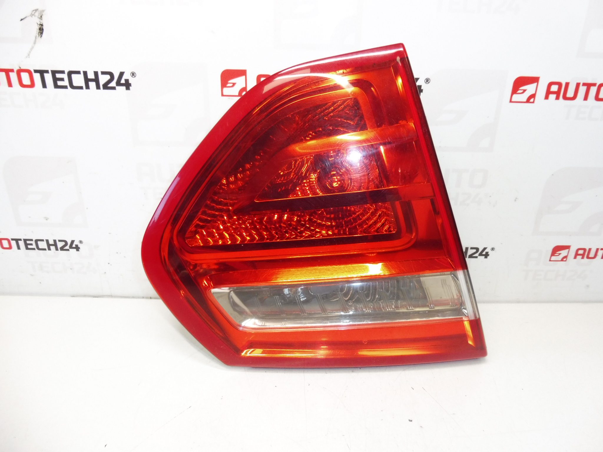Tapa de luz izquierda trasera Citroën C4 Picasso 9653547777 6350cc