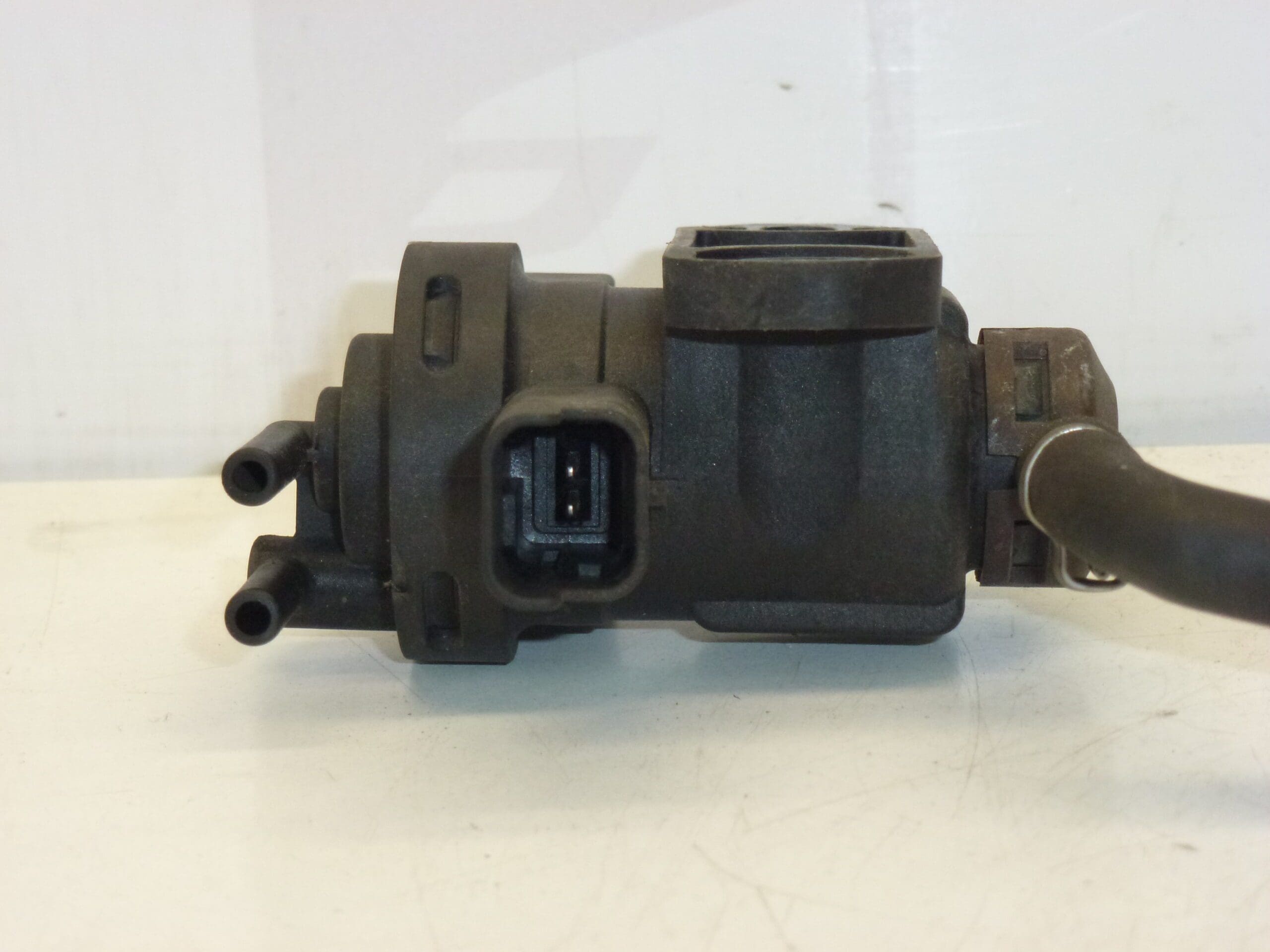 Válvula de vacío Citroën Bosch 0928400414 9635704380 - Imagen 2