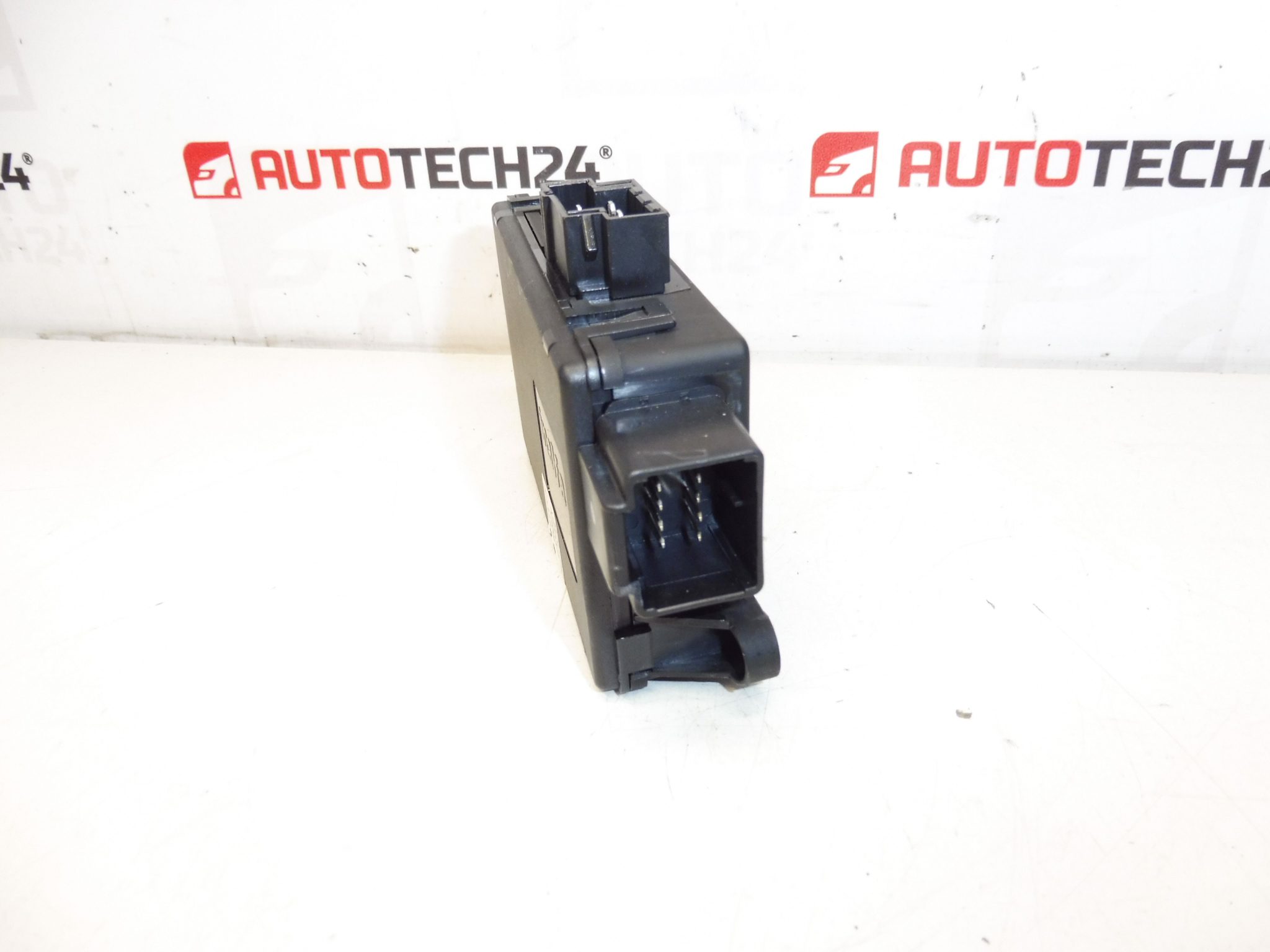 Unidad de control (ECU) usada para Citroën C8 y Peugeot 807 - ref. 8401NL / 9557288 - Imagen 2