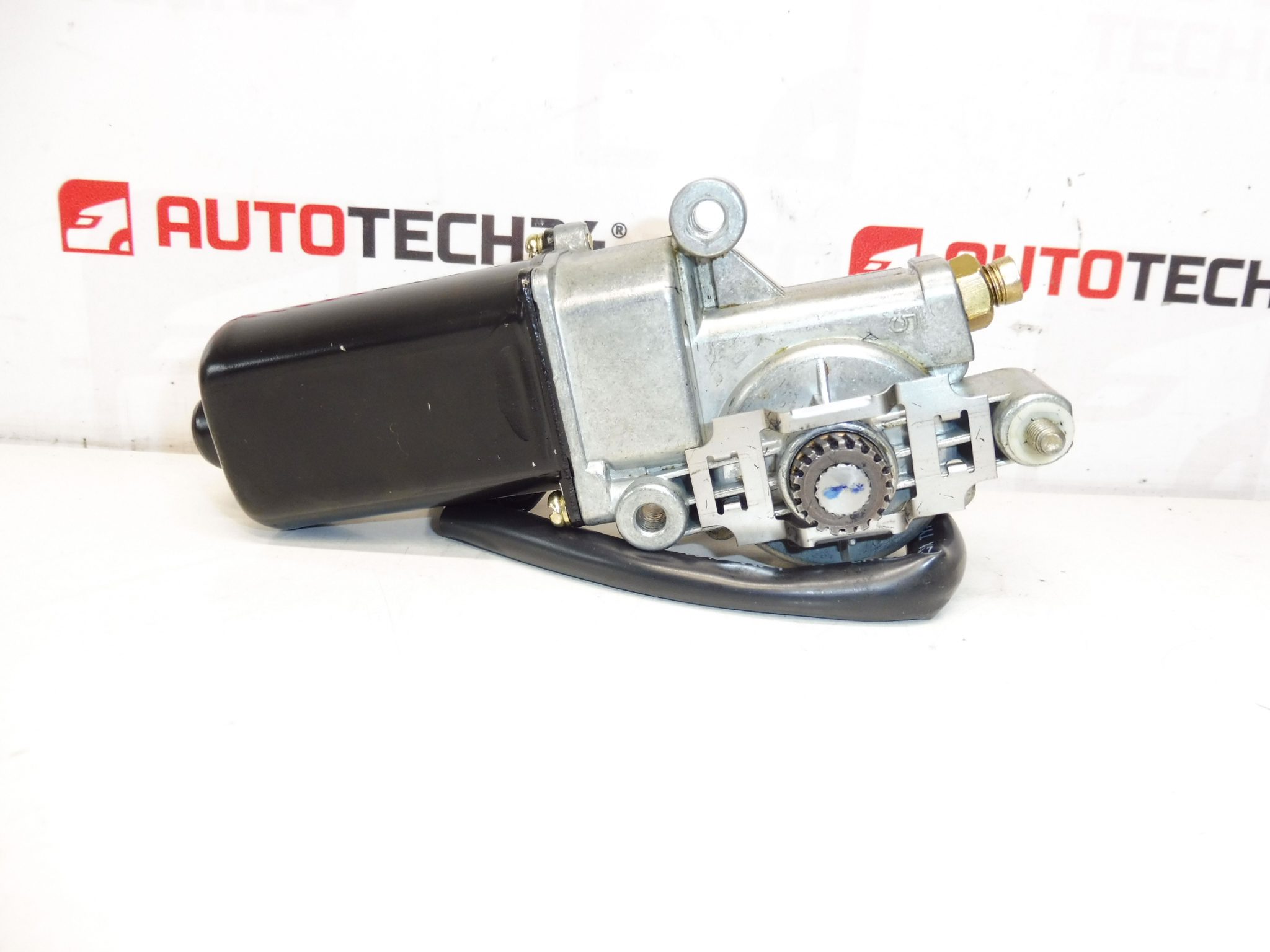 Motor de arranque usado Dongyang para Citroën C8 y Peugeot 807 9176520 8401W2 - Imagen 2