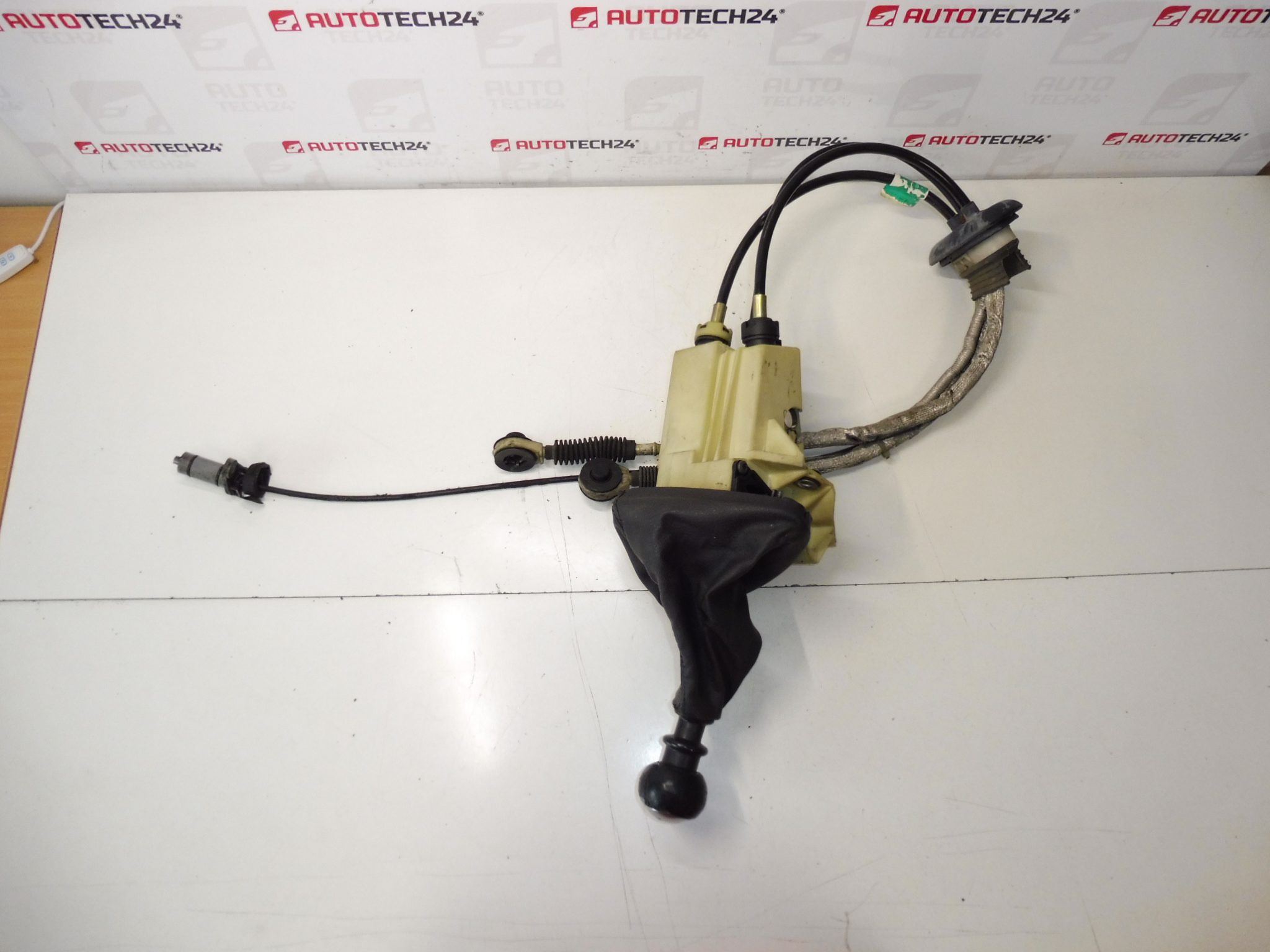 El telón de fondo y el cambio de 6 velocidades Citroën Peugeot 2400p7 2444x8 241059