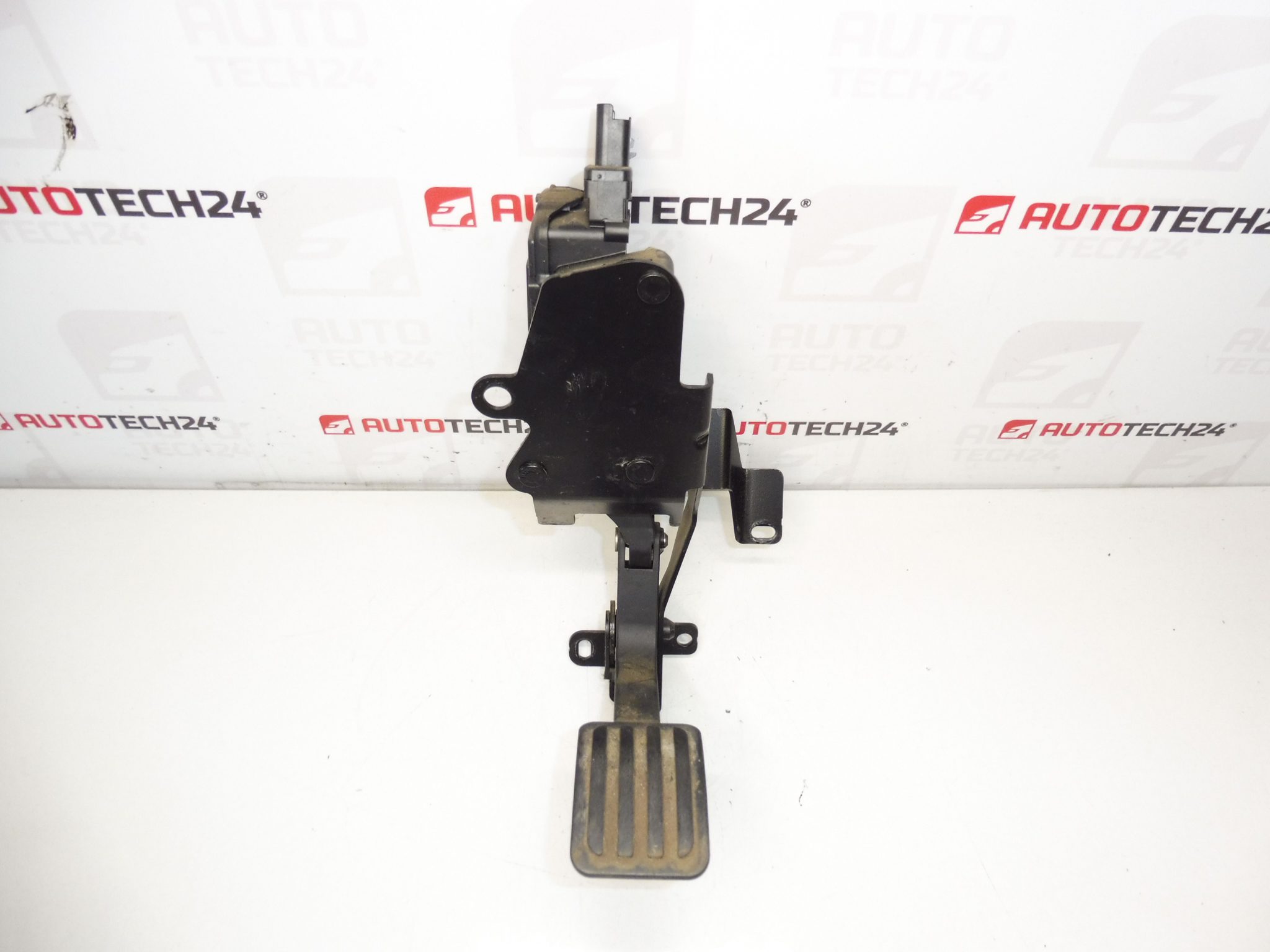 Hella Citroën Peugeot 1400752980 1601S8 Pedal de gasolina