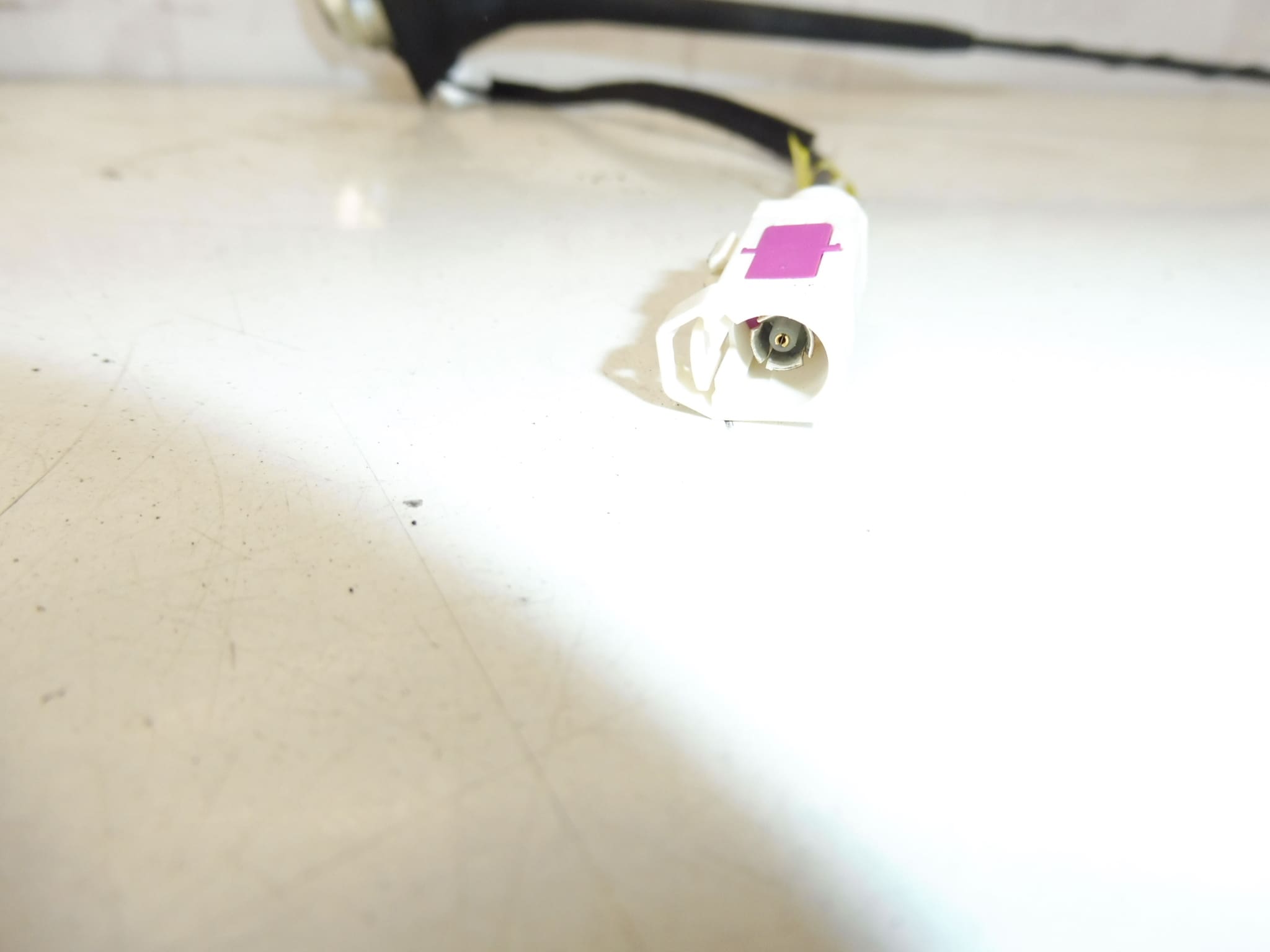 Antena para Citroën y Peugeot 9674768980 - Imagen 2