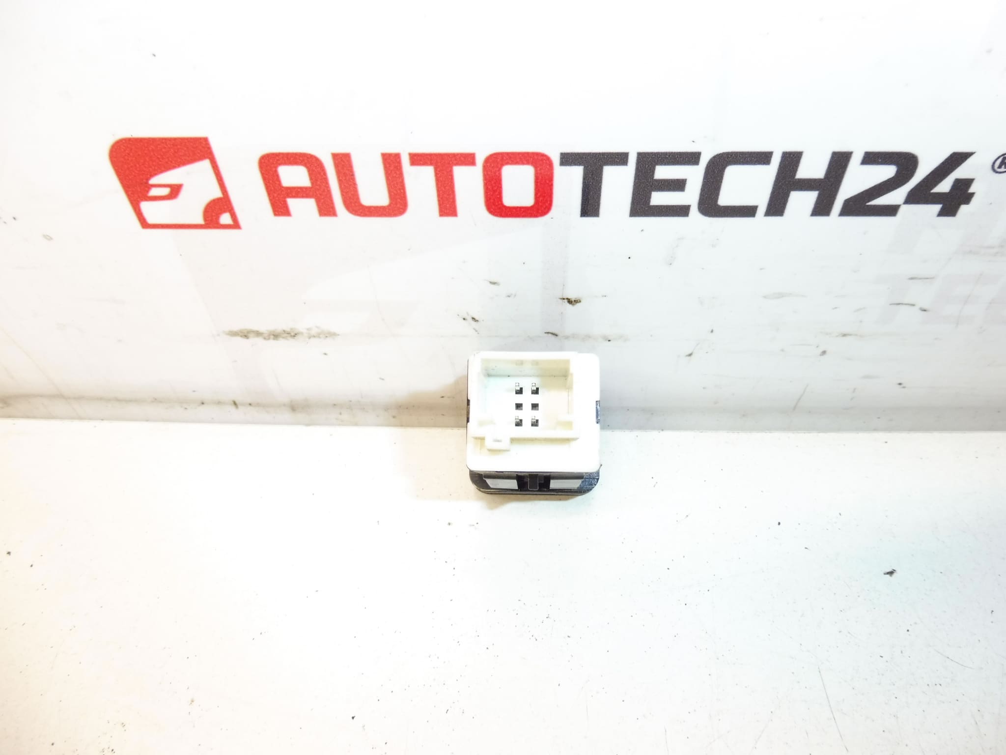 Mando del maletero para Citroën/Peugeot 96766105ZD - Imagen 2