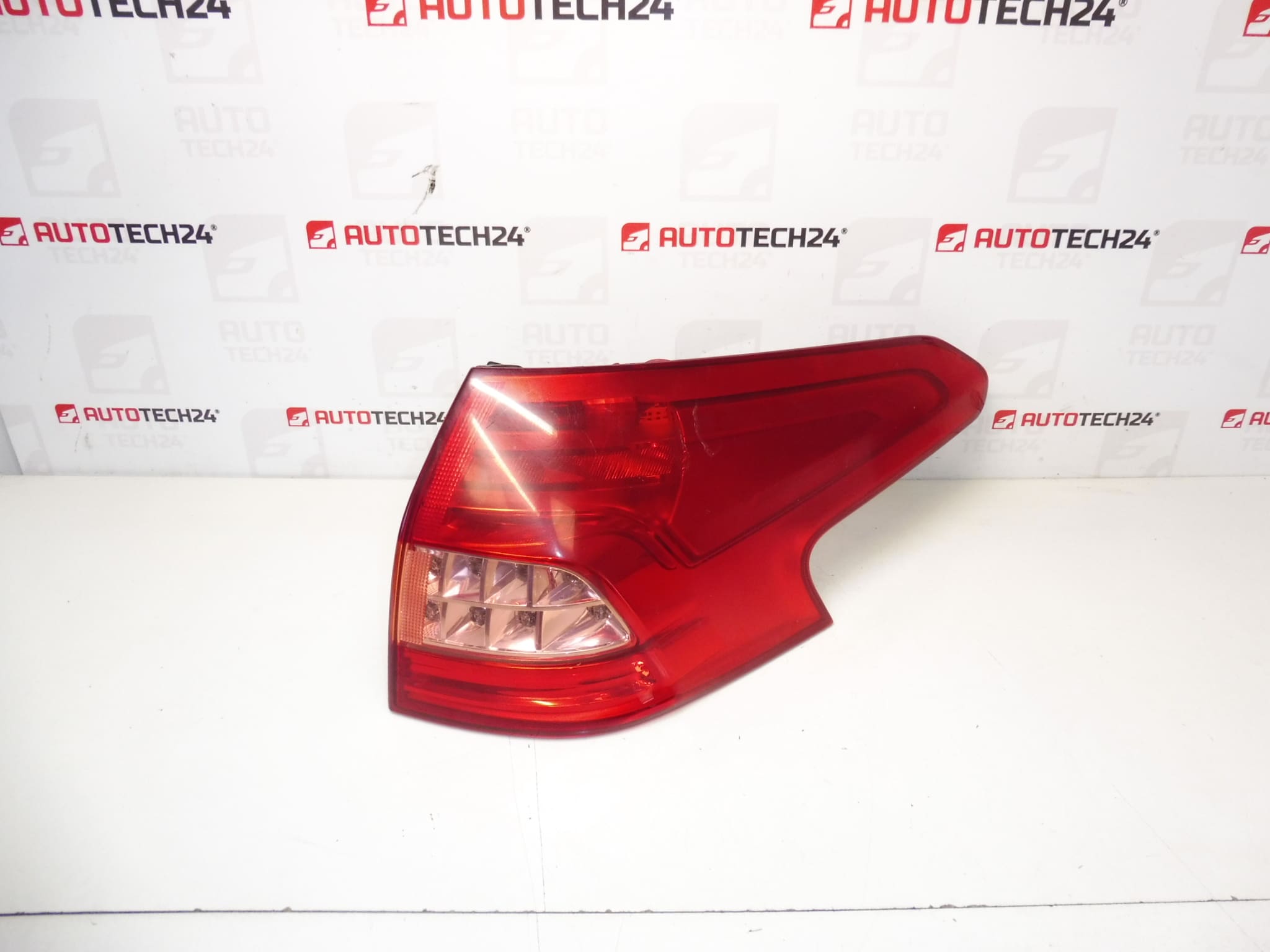Luz derecha trasera al Citroën C5 X7 9681074080 6350fa