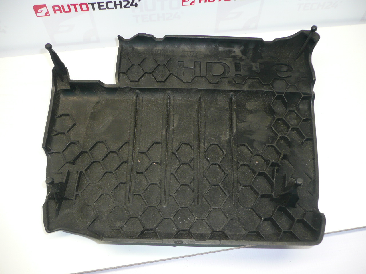 Tapa motor 1.6 HDI Peugeot 9659999880 0137E5