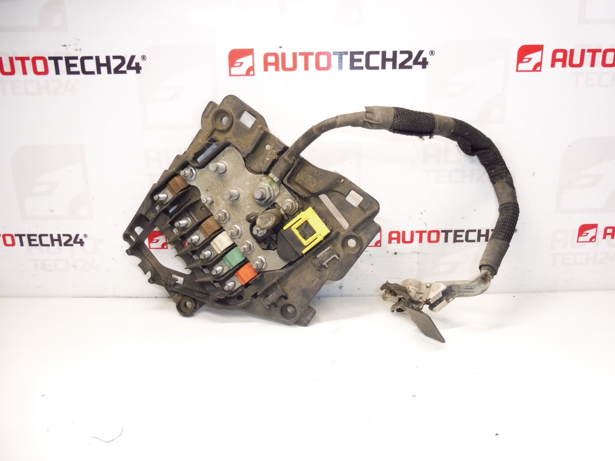 Citroën Peugeot 9675123880 Módulo de fusible