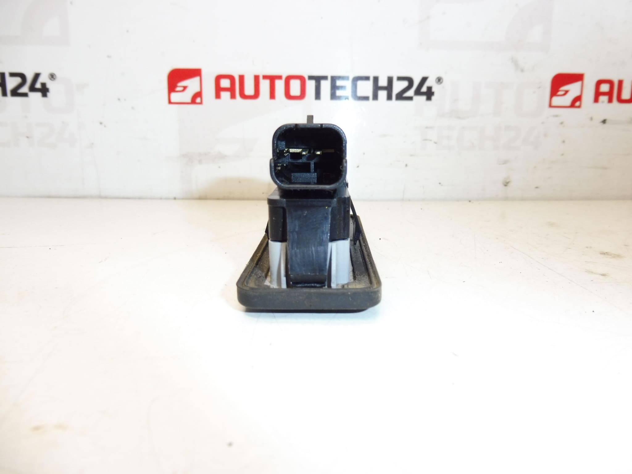 Módulo de control del portón trasero para Citroën y Peugeot (9676028380) - Imagen 2