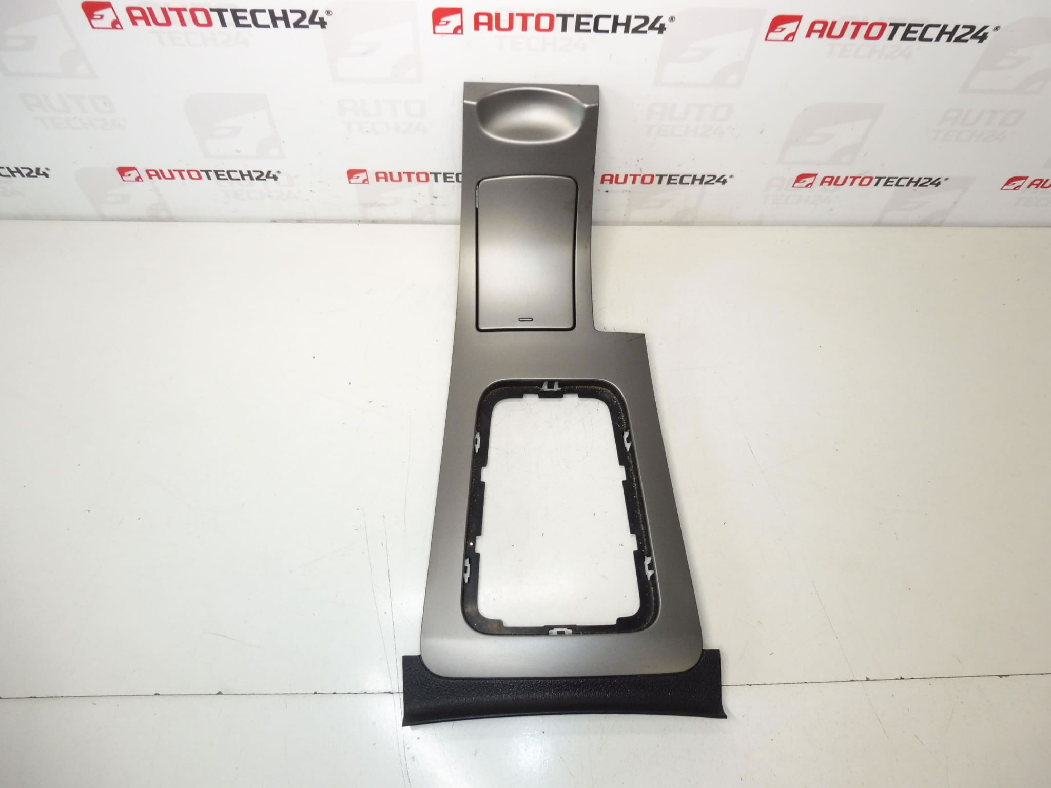 Panel central del panel Peugeot 407 9646824577 7589A5