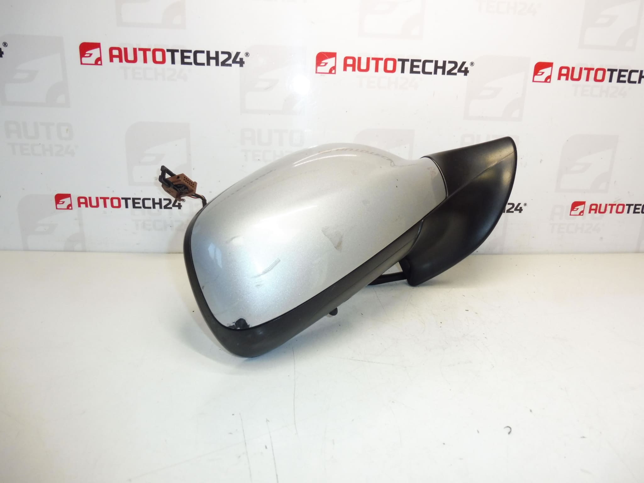 Vista trasera derecha Mirror EZRC Peugeot 407 96457000XT 8149VA
