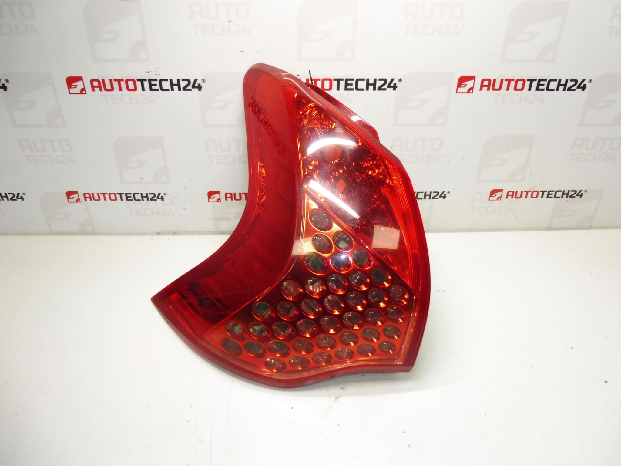 Faro trasero izquierdo Peugeot 3008 9683460880 6350HC