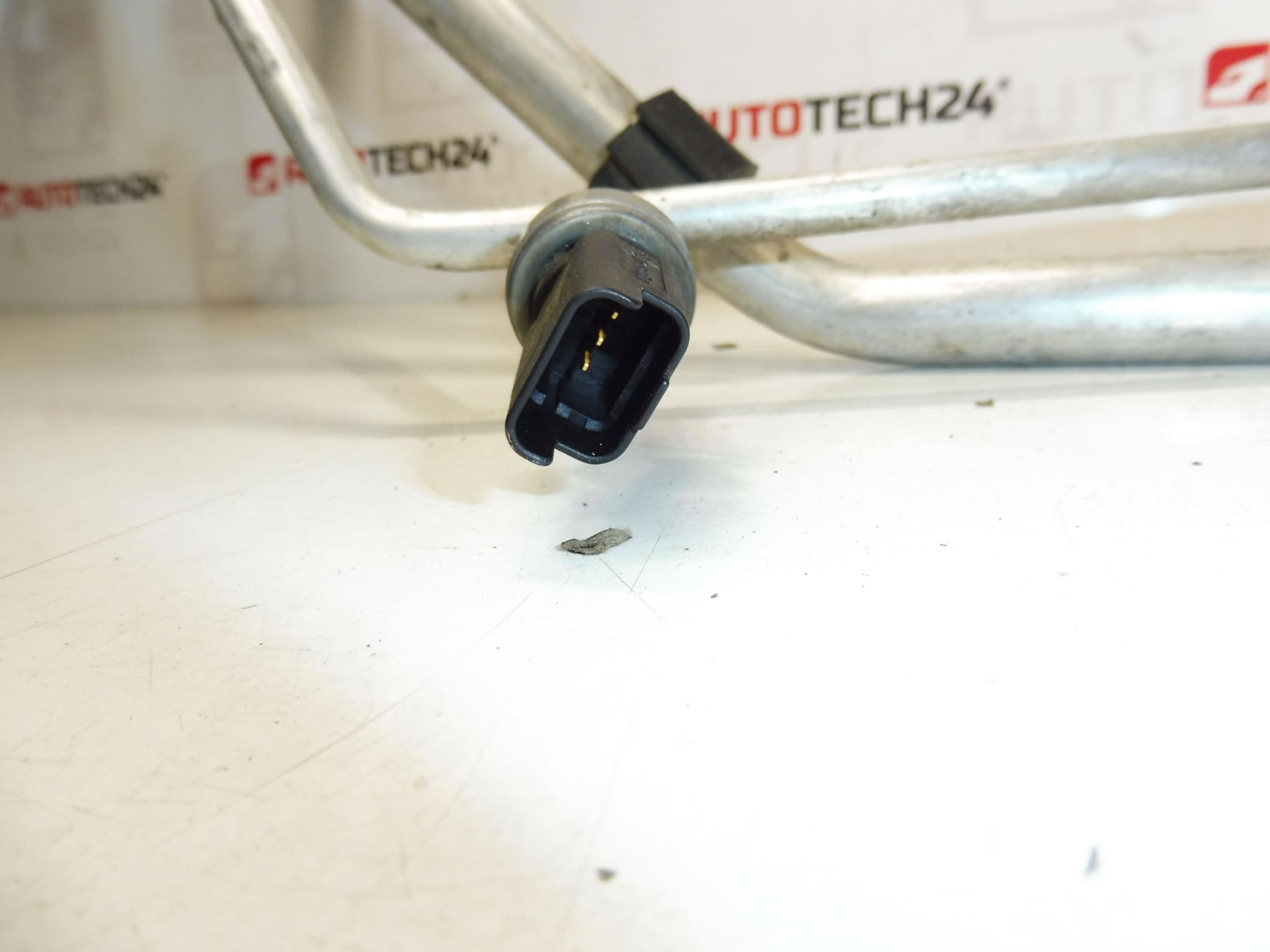 Tubo climatico Peugeot Citroën 9684310980 6477G6 - Imagen 2