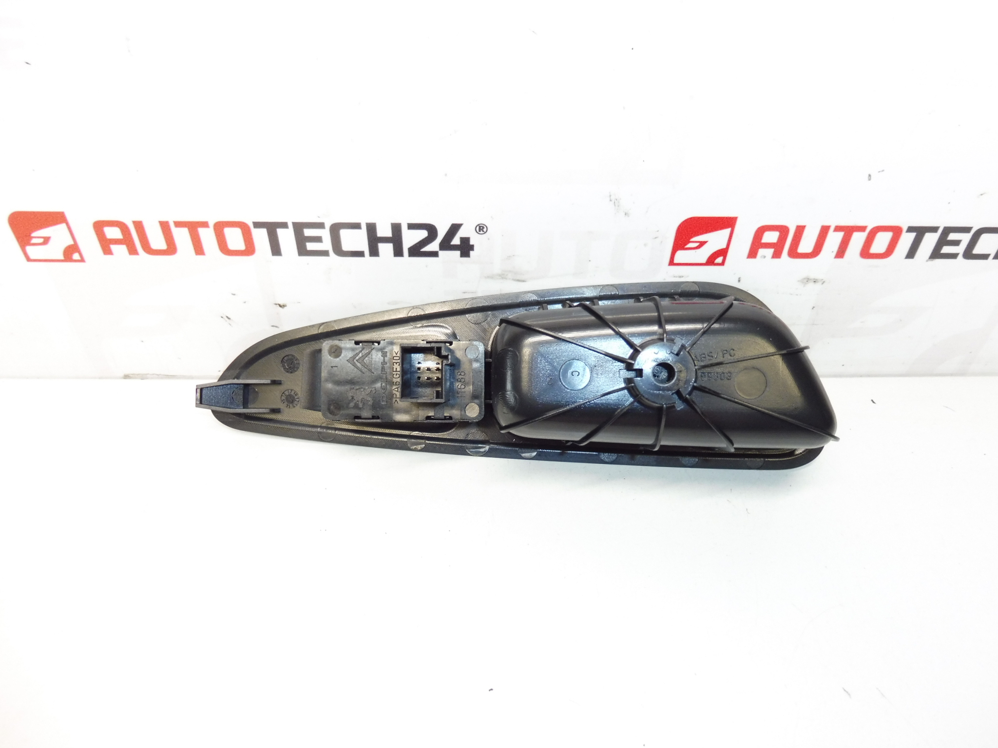 Peugeot 308 Interruptor De La Ventana Trasera Derecha 96573850XT 649030