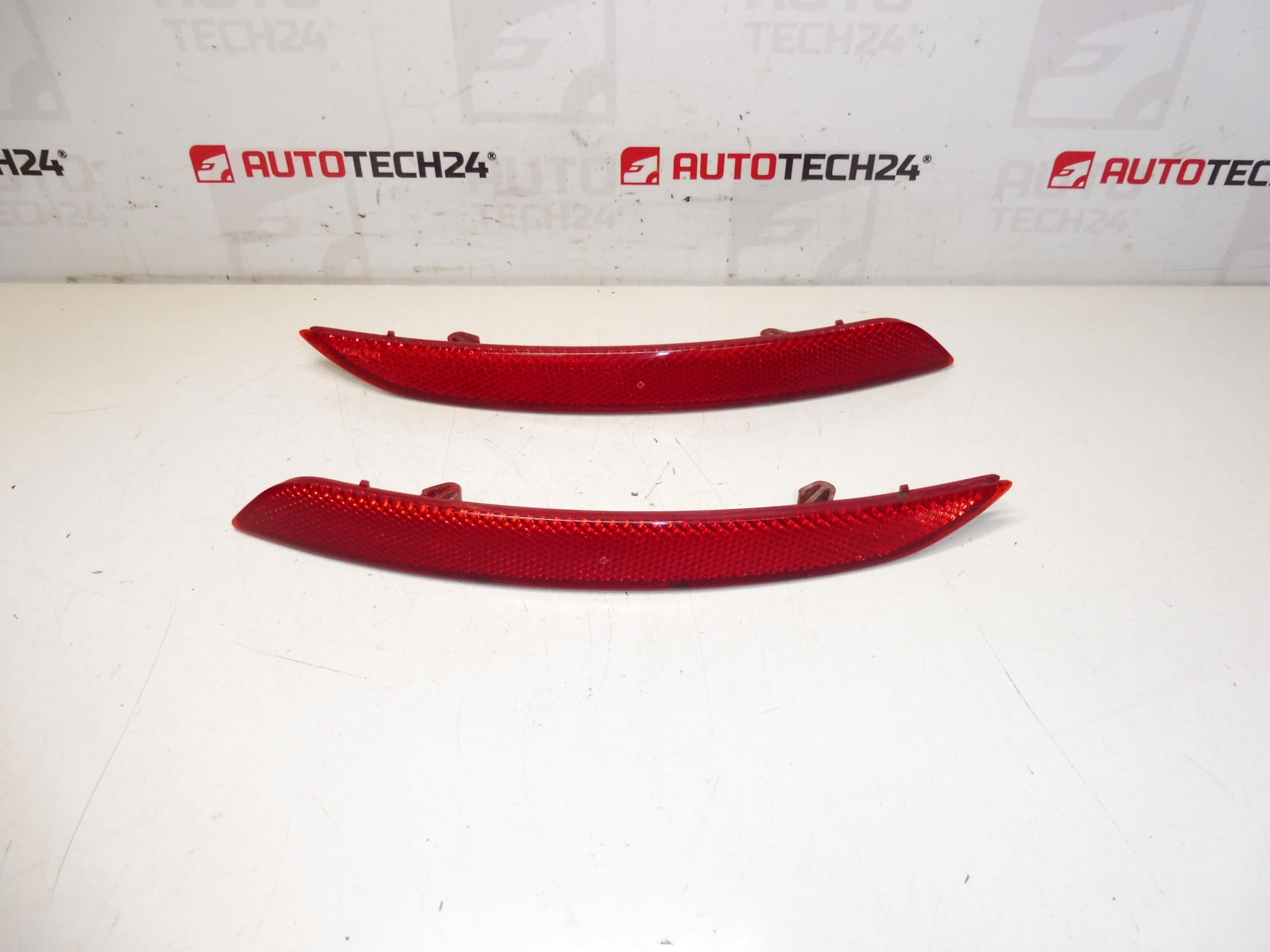 Juego de reflectores de parachoques Peugeot 308 T9 Combi 9804313480 9804315280