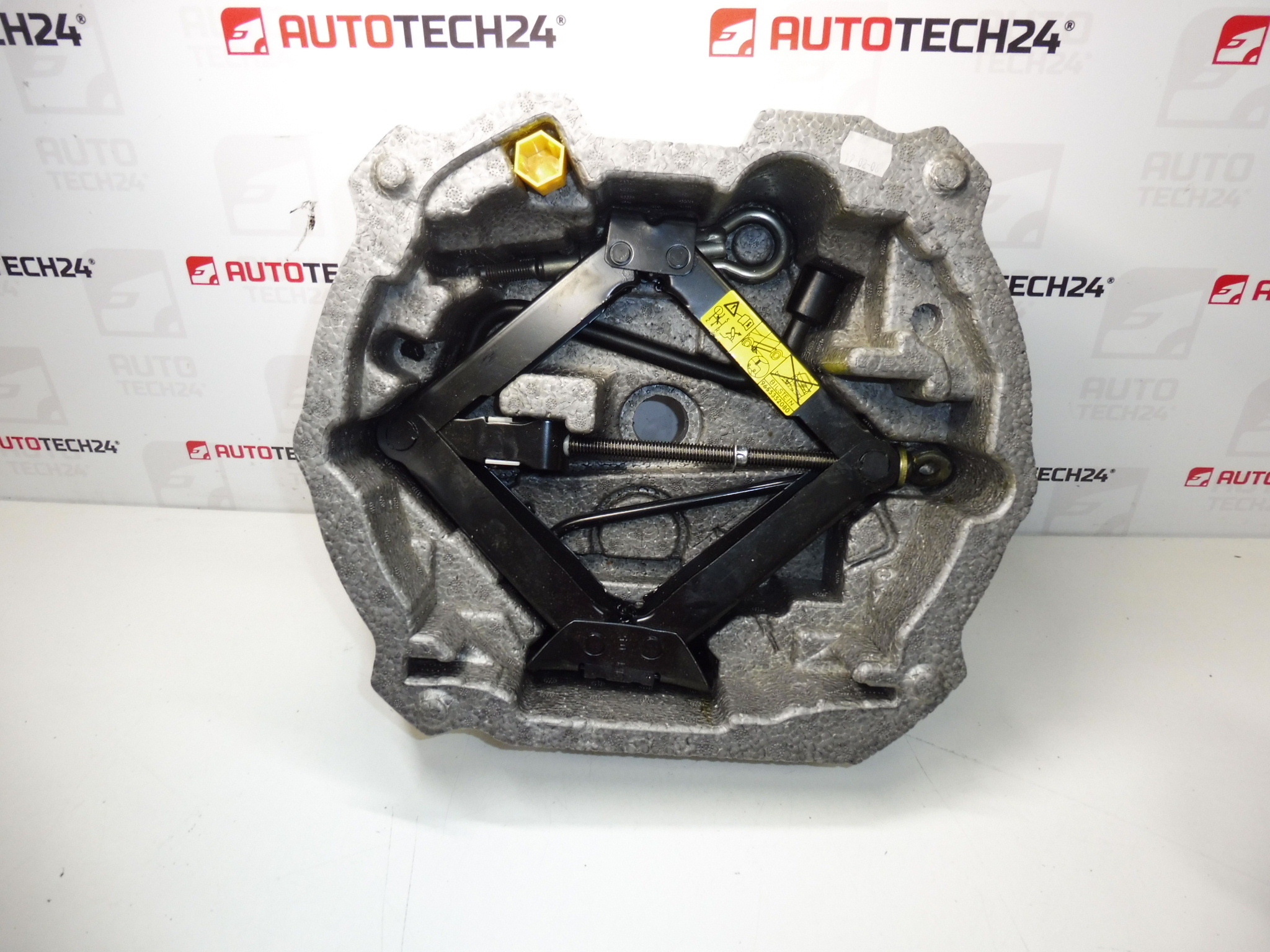 Herramienta de palanca, llave de ruedas, argolla de remolque Citroën C5 II 672599 6736C1 674414