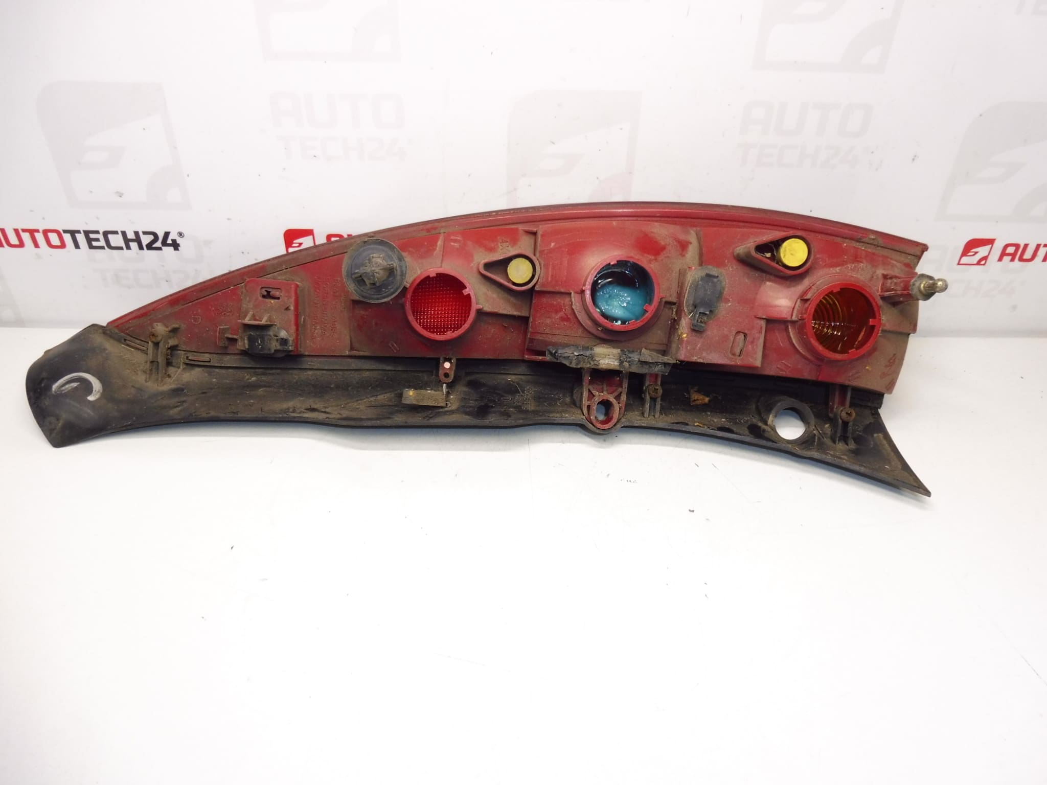 Piloto inferior trasero derecho Citroën C5 I y II Kombi 9637356480 6351P7 - Imagen 2