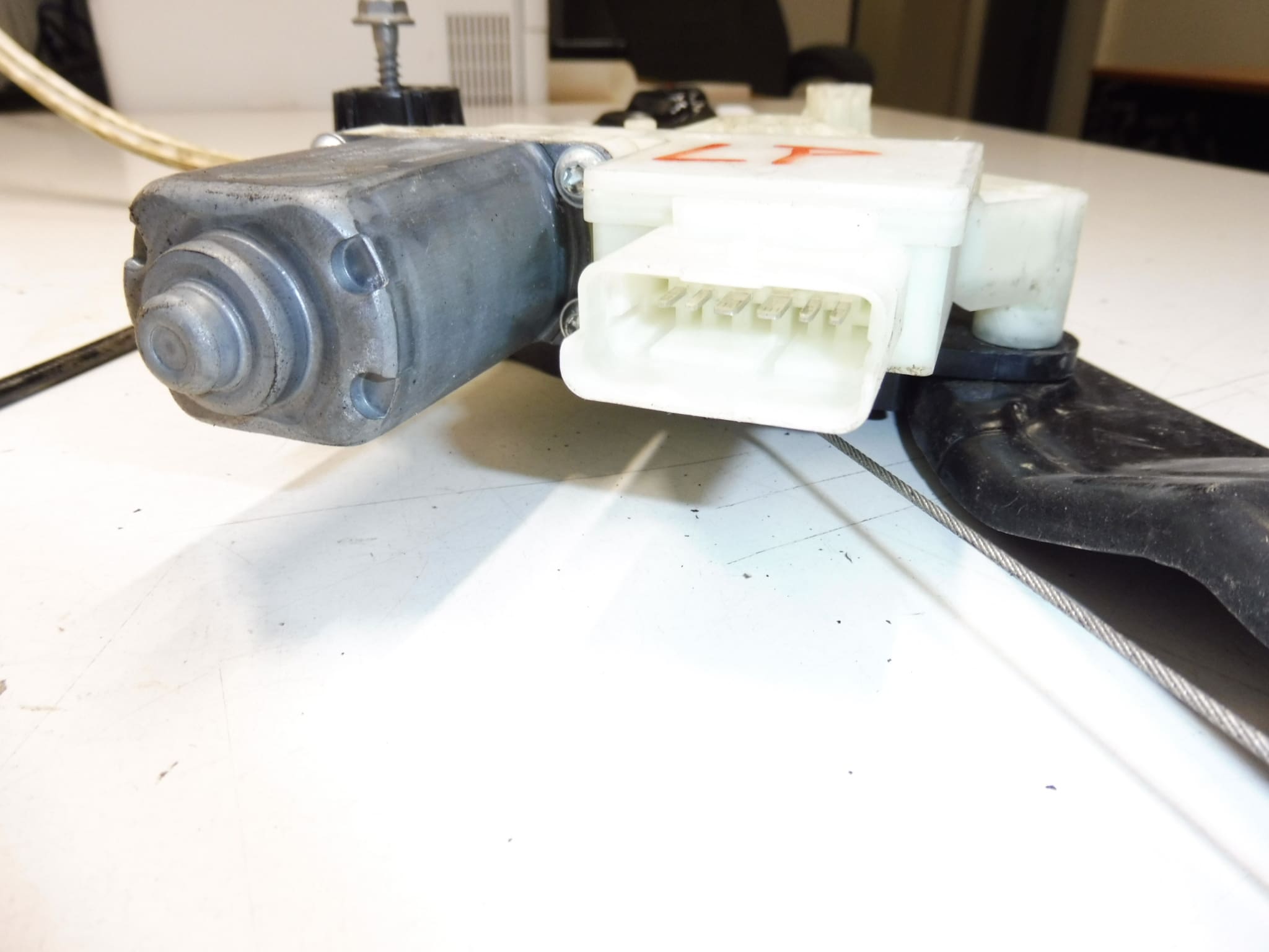 Mecanismo de tirador de ventanilla del conductor Peugeot 308 T9 9816273280 - Imagen 2