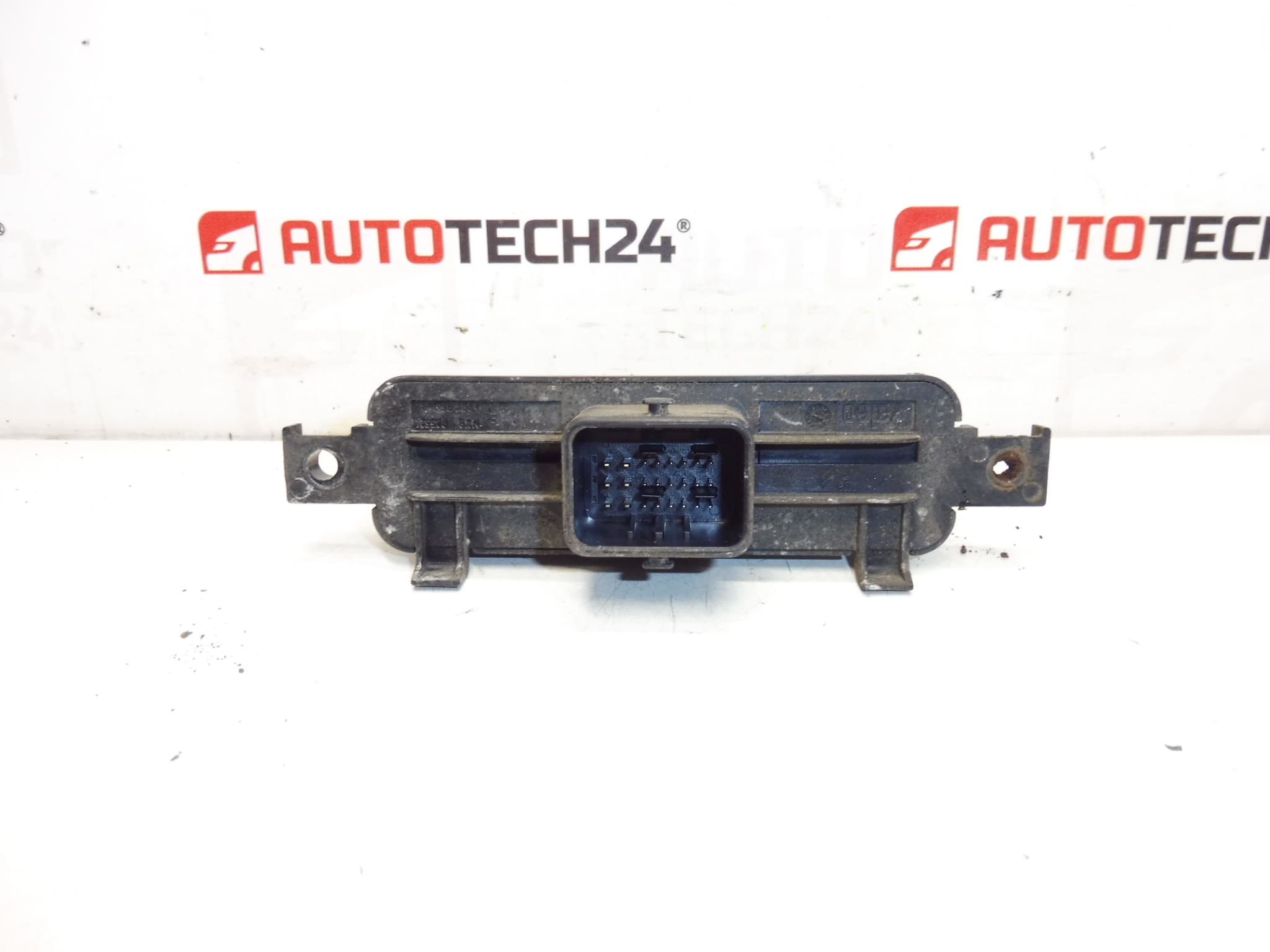 Centralita luces Valeo Citroën Peugeot 9658054280 6224K8 - Imagen 2