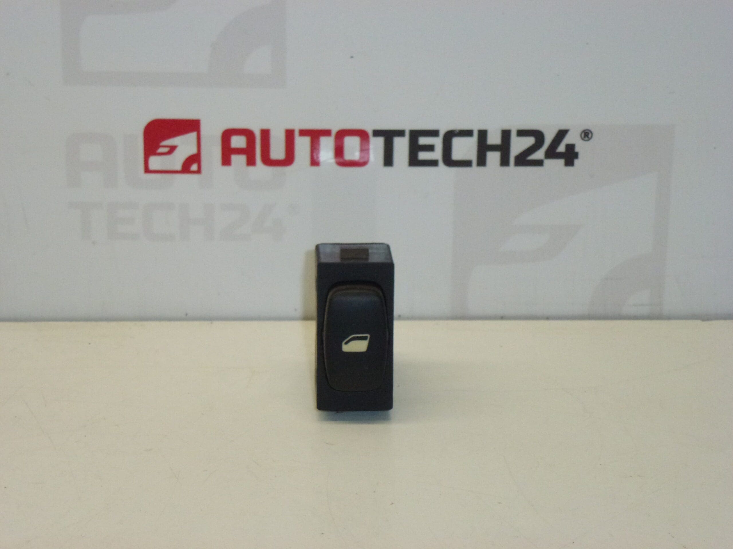 Citroën Peugeot 96360166XT 6554E8 Mando Elevalunas