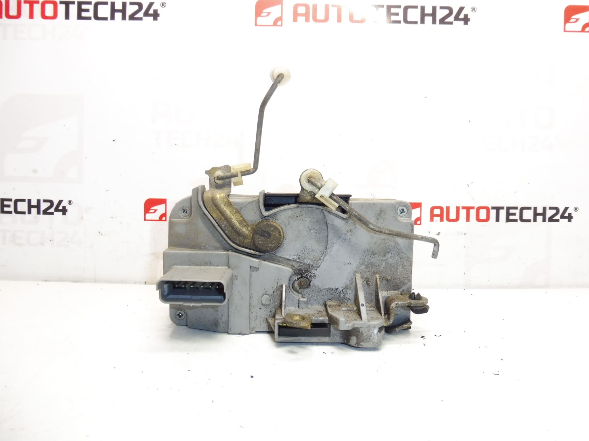 Localización de la puerta de entrada izquierda Peugeot 307 9135L0