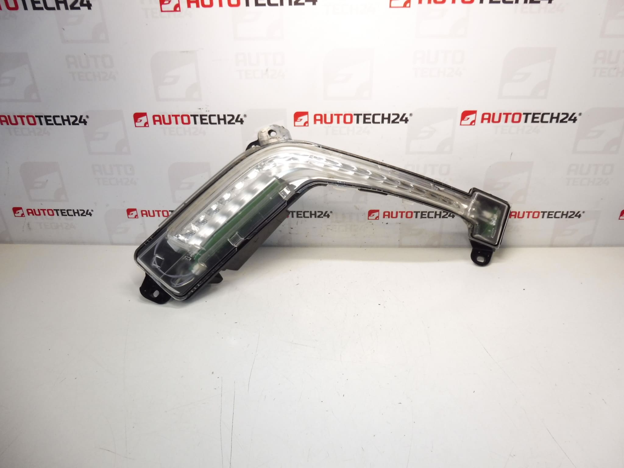 Luz diurna izquierda Valeo LED Peugeot 308 90001685 6208X4