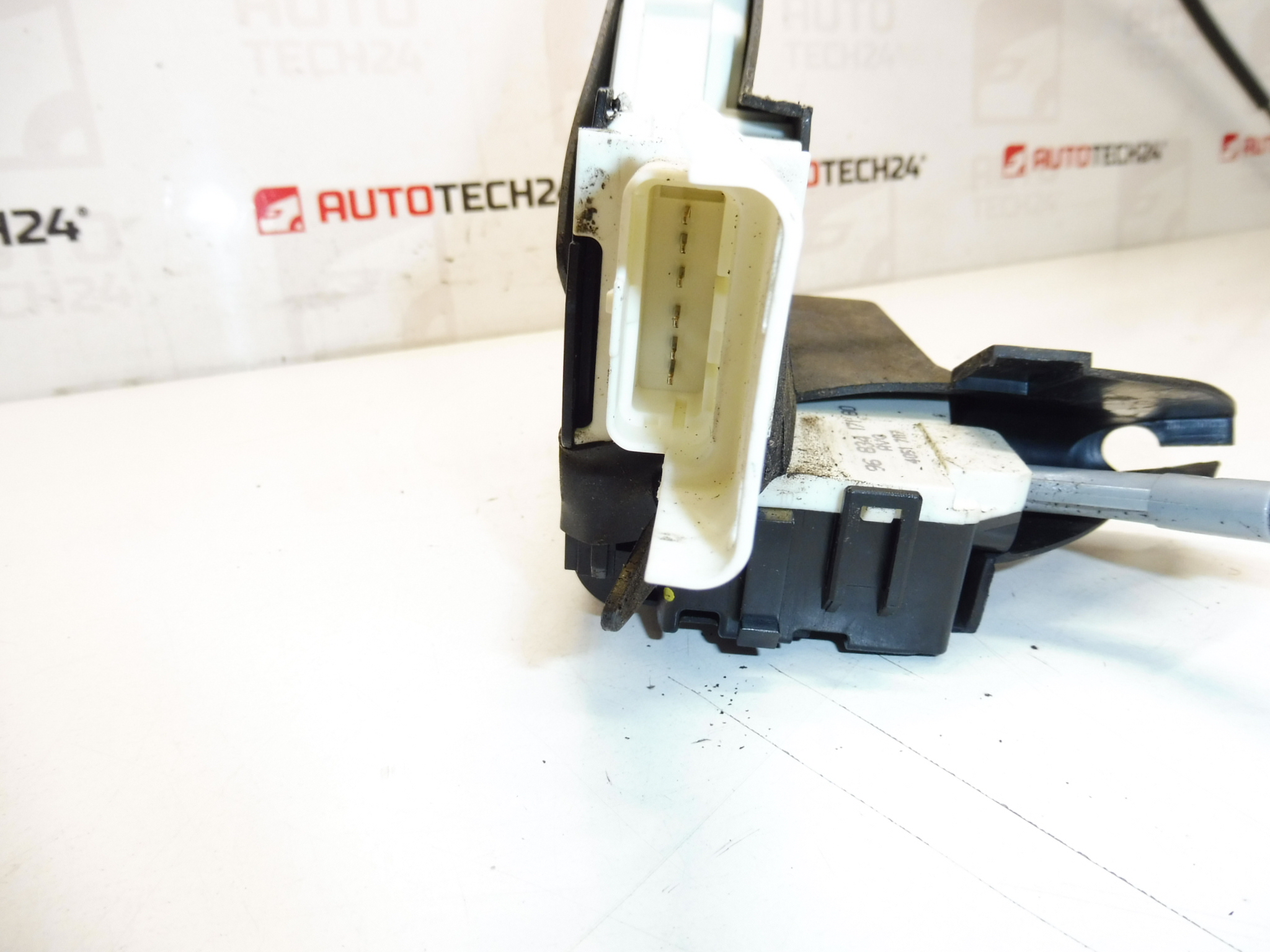 Cerradura puerta izquierda Citroën C4 3 puertas 9660700780 9683418180