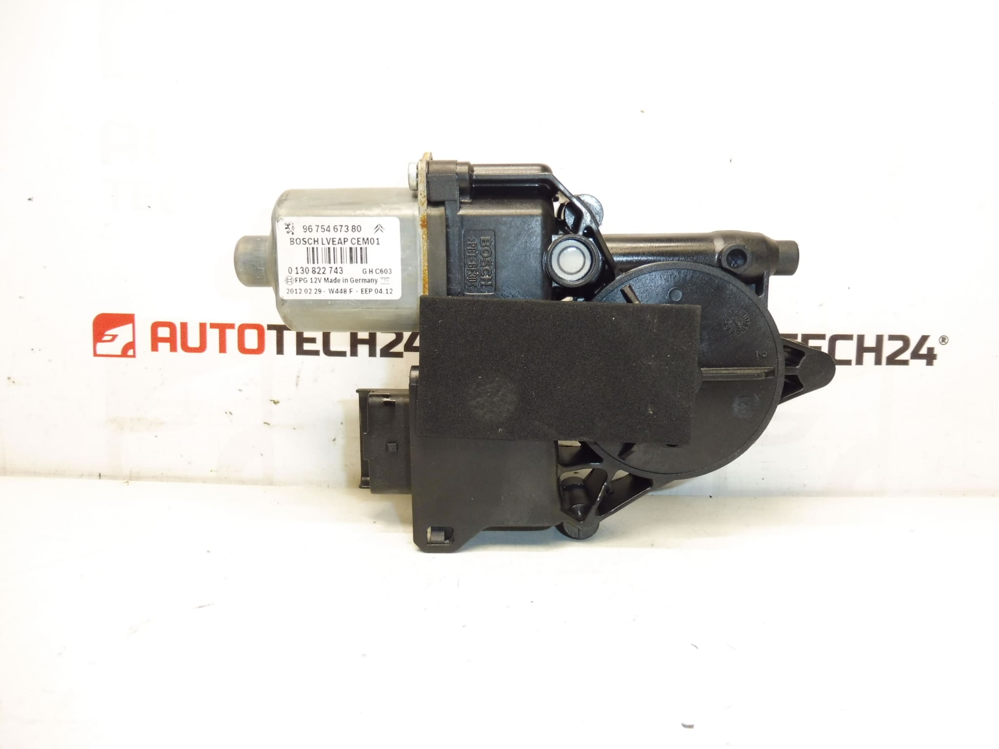 Motor elevalunas derecho Peugeot 308 9675467380 0130822743
