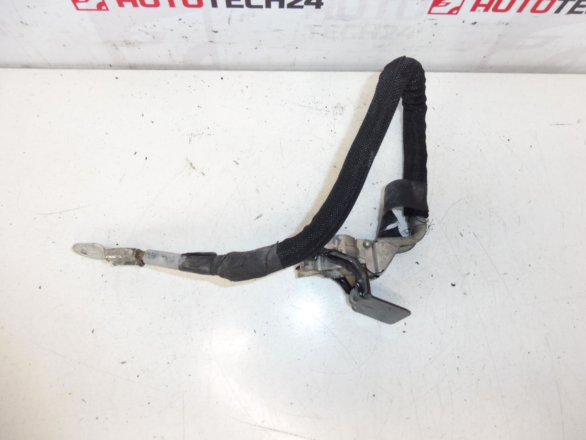 Cable de conexión del polo positivo en motor Peugeot 9674808180 564621 - Imagen 2
