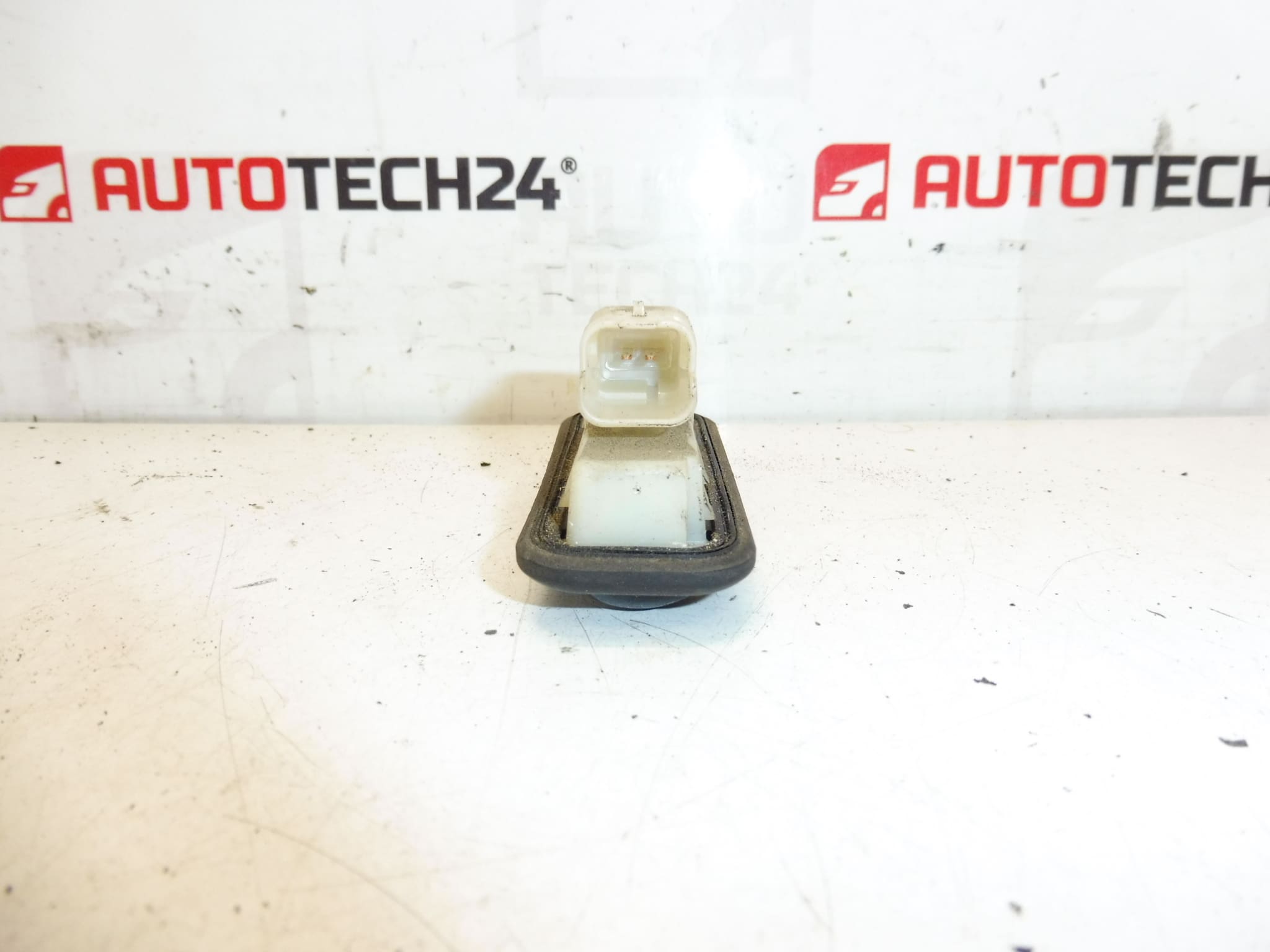 Interruptor de apertura del portón trasero Citroën DS 6490CN - Imagen 2
