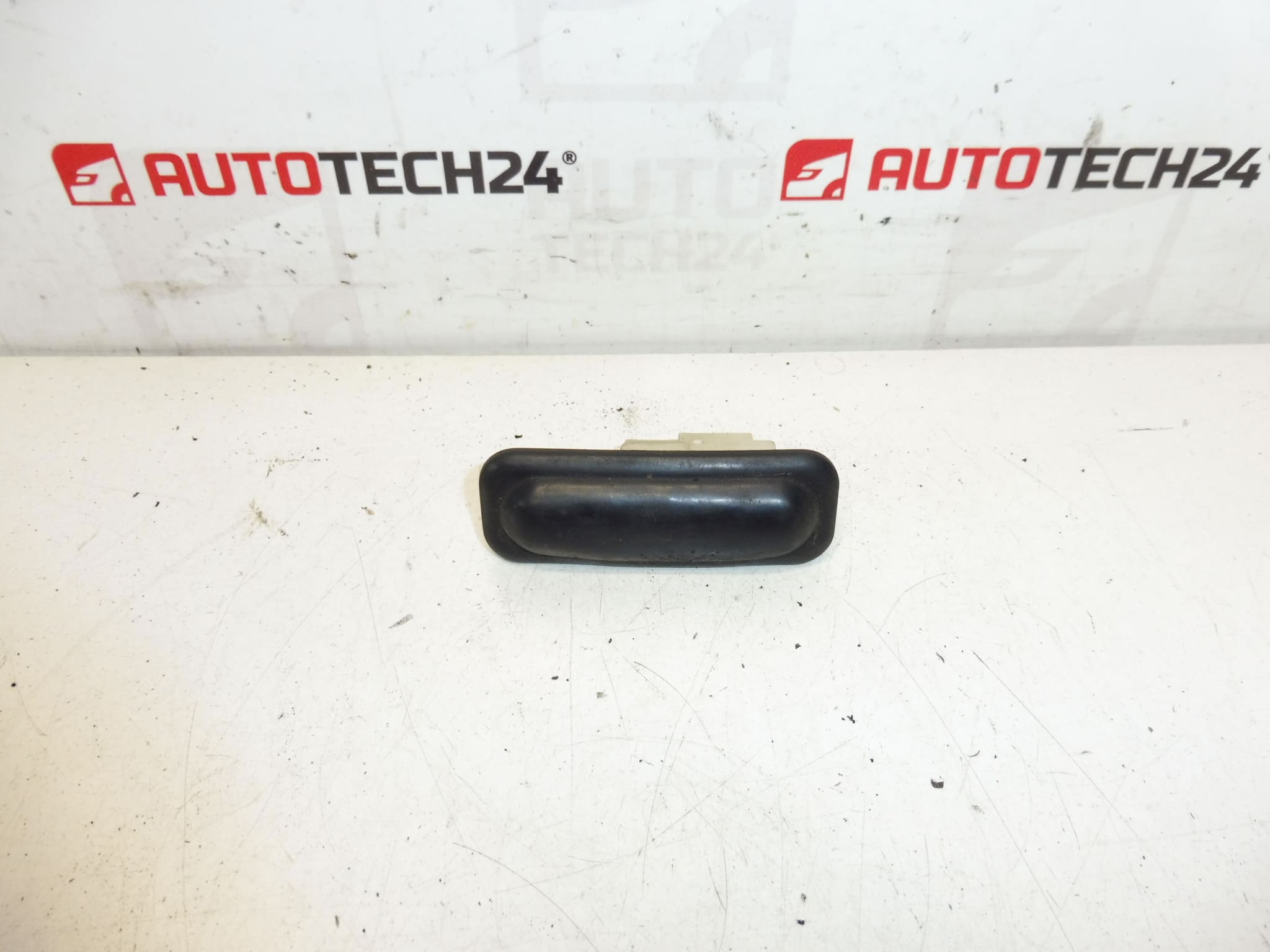 Mando de apertura del portón trasero Citroën DS 6490CN