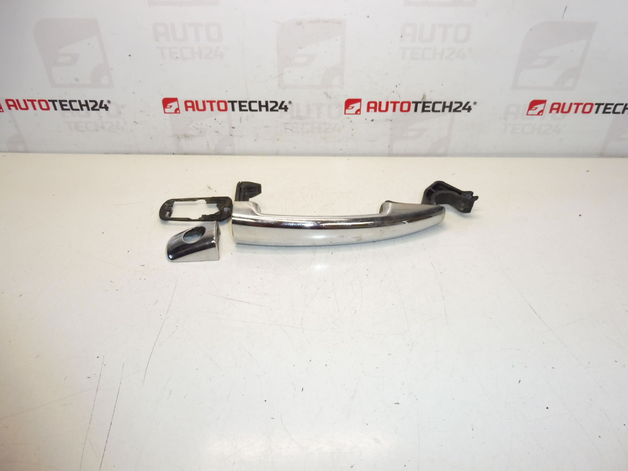 Maneta puerta delantera izquierda Citroën C3 II (A51) DS3 9101KY