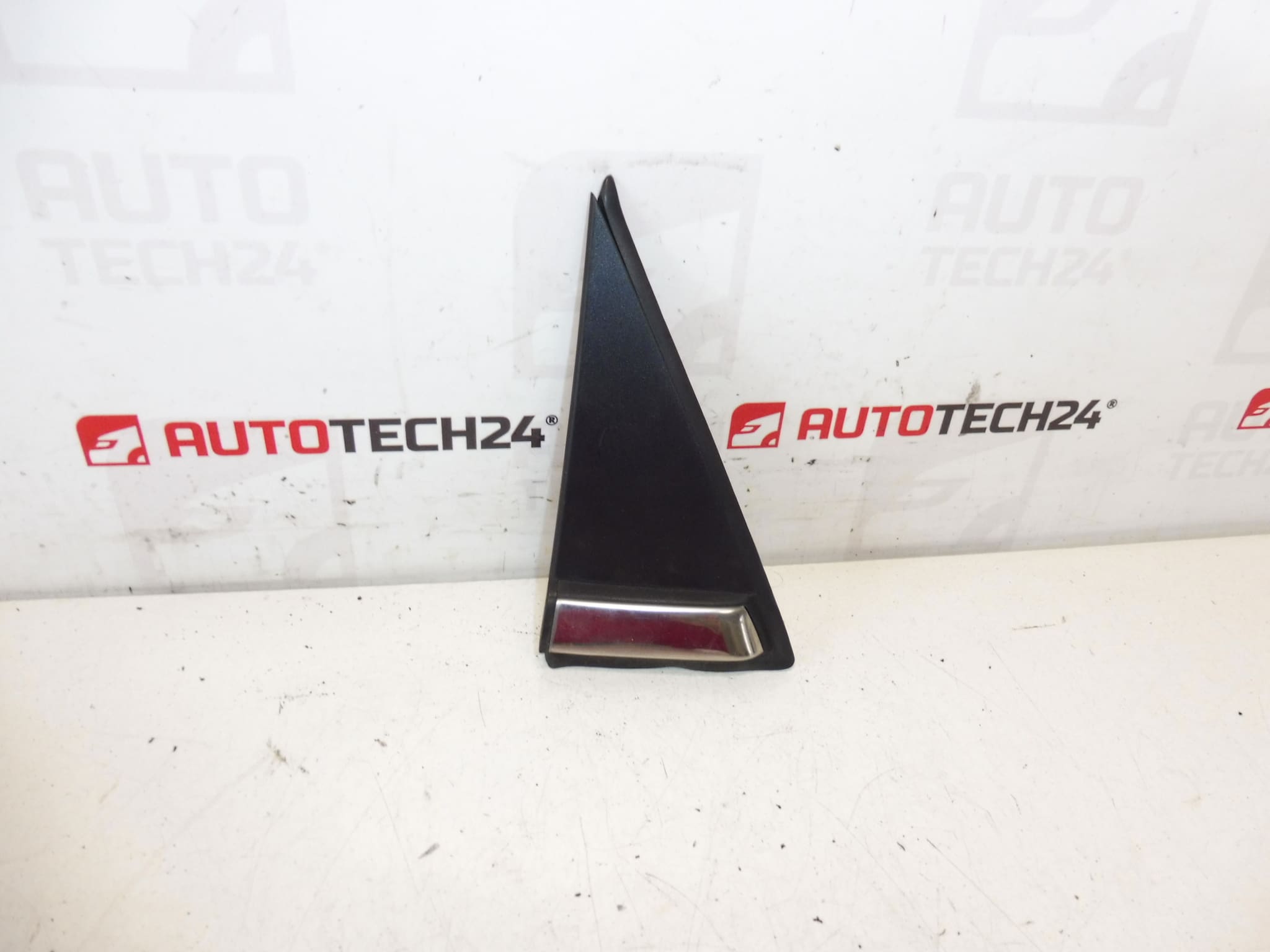 Tapa delante del espejo derecho Citroen C3 II A51 9025V9