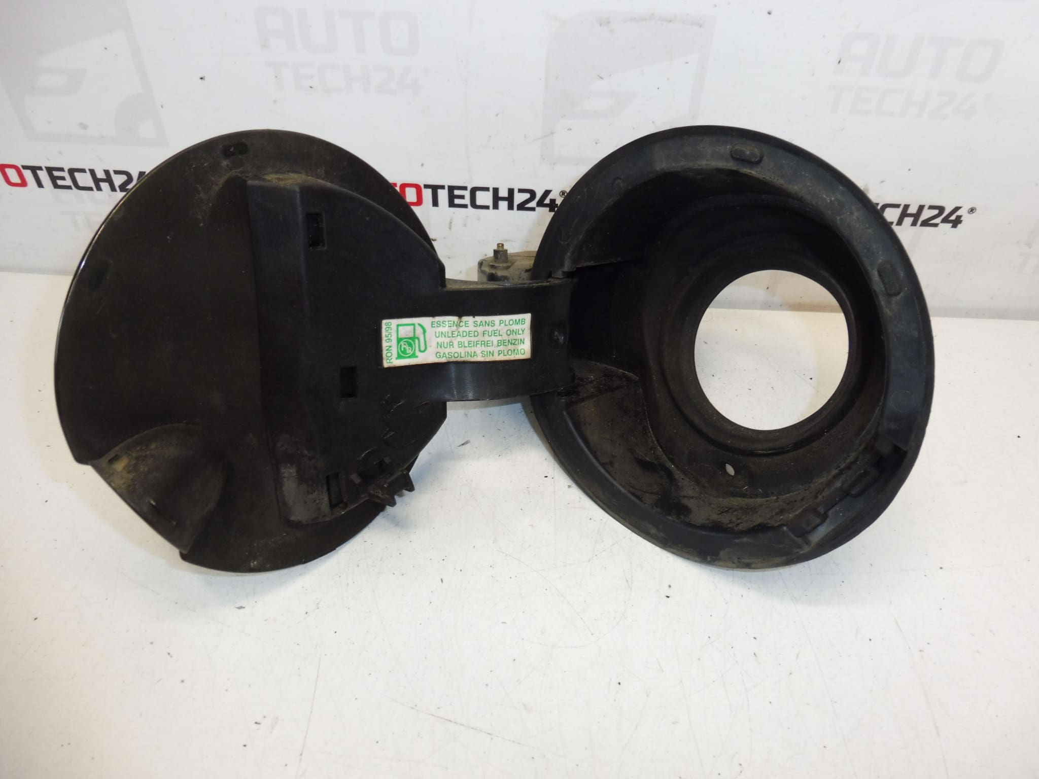 Tapa de la boca de llenado de combustible KDK Citroën C3 II A51 1517H3 - Imagen 2