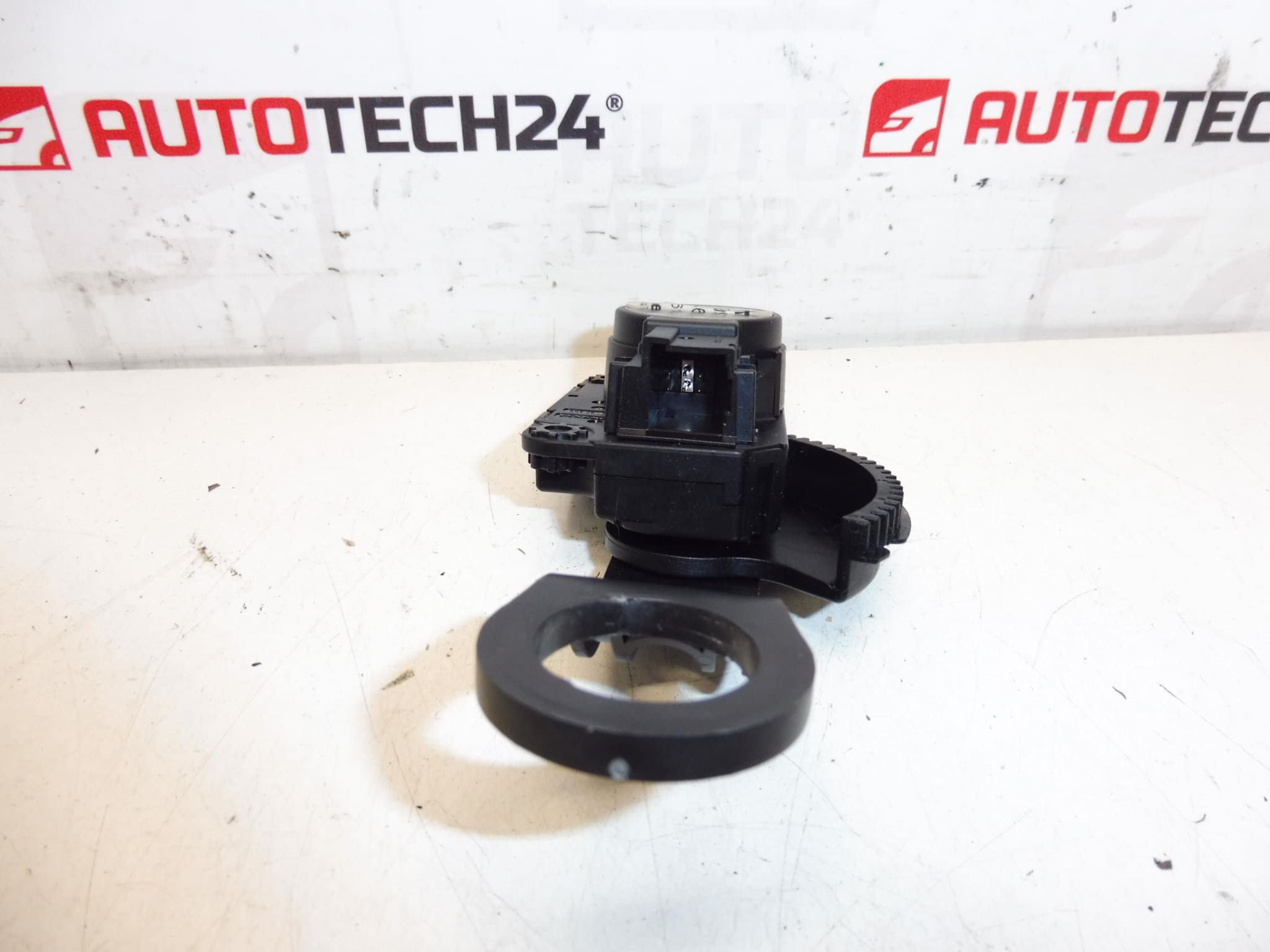 Servomotor de calefacción BEHR Citroën Z5509001 28006148A 647998 - Imagen 2
