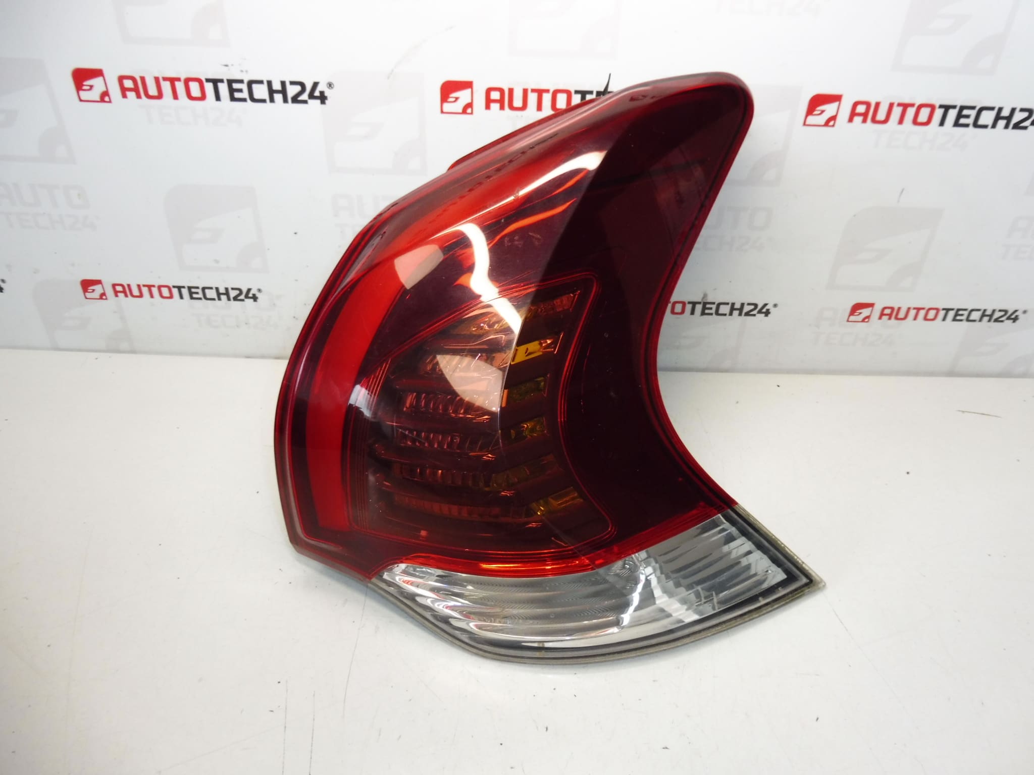 Faro trasero derecho Peugeot 3008 9805510480