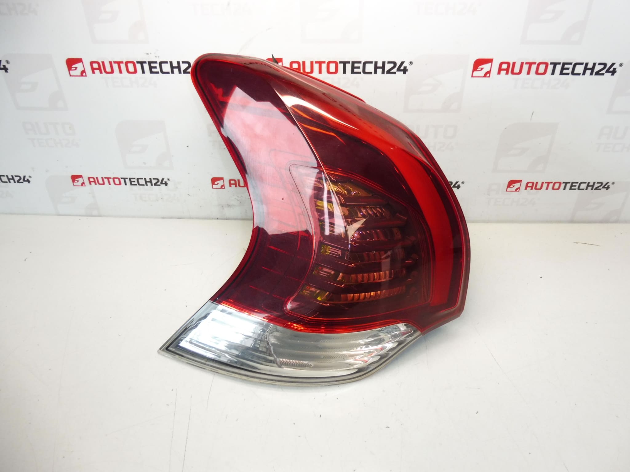 Faro trasero izquierdo Peugeot 3008 9805510580