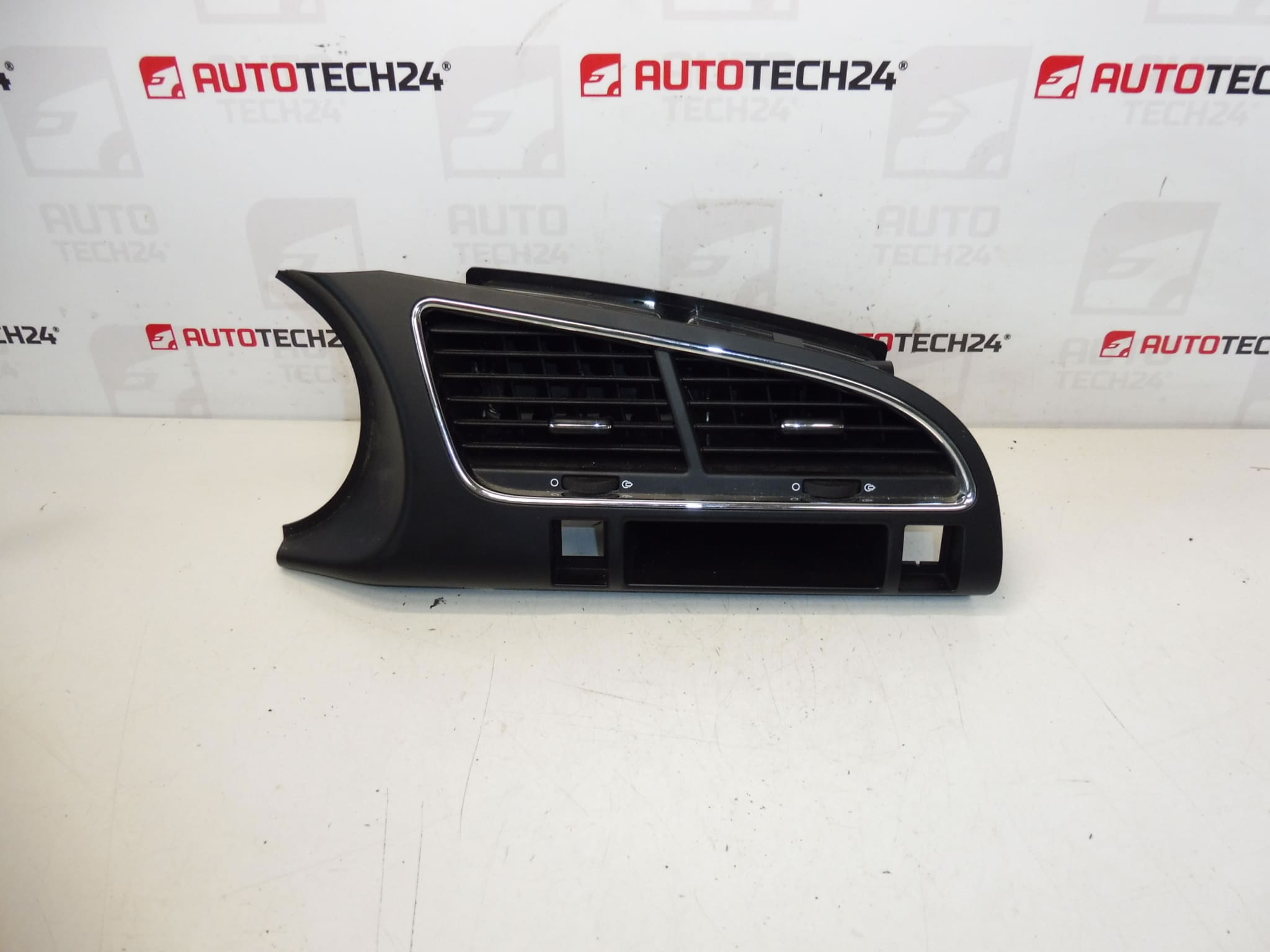 Panel central Peugeot 3008 5008 823114