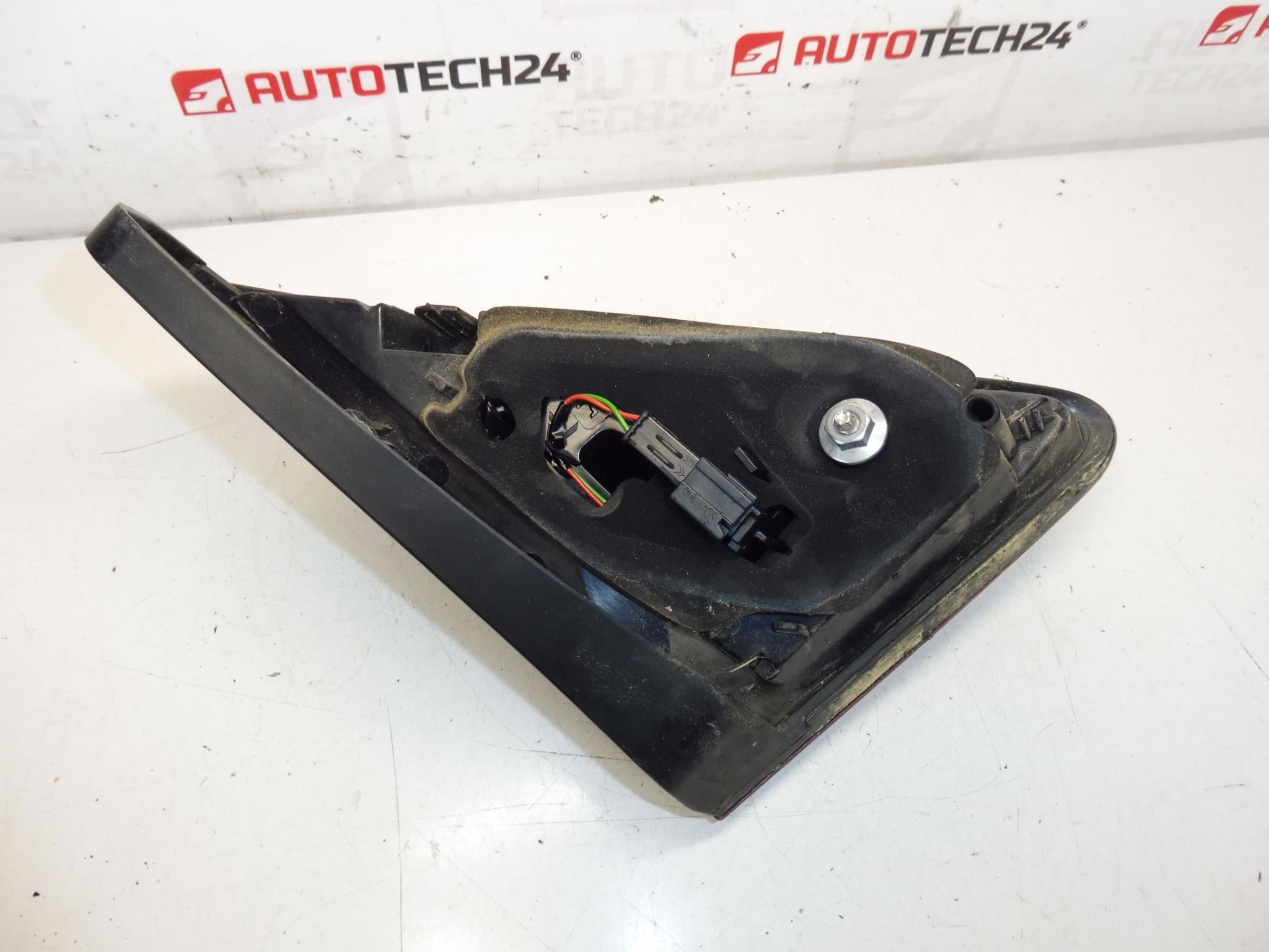 Piloto Trasero Derecho de la Tapa Peugeot 3008 9805511280 - Imagen 2