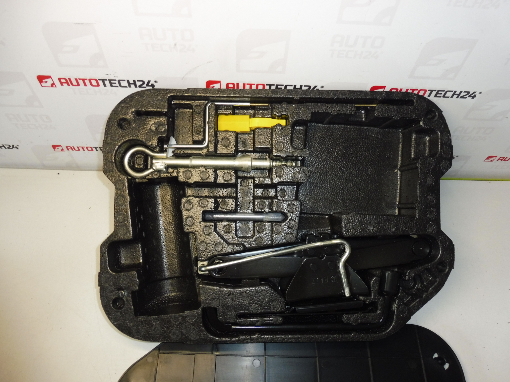 Kit de herramientas (gato y llave) para Citroën C4 Picasso, referencias: 6736A7, 674418, 672594, 671809, 671739