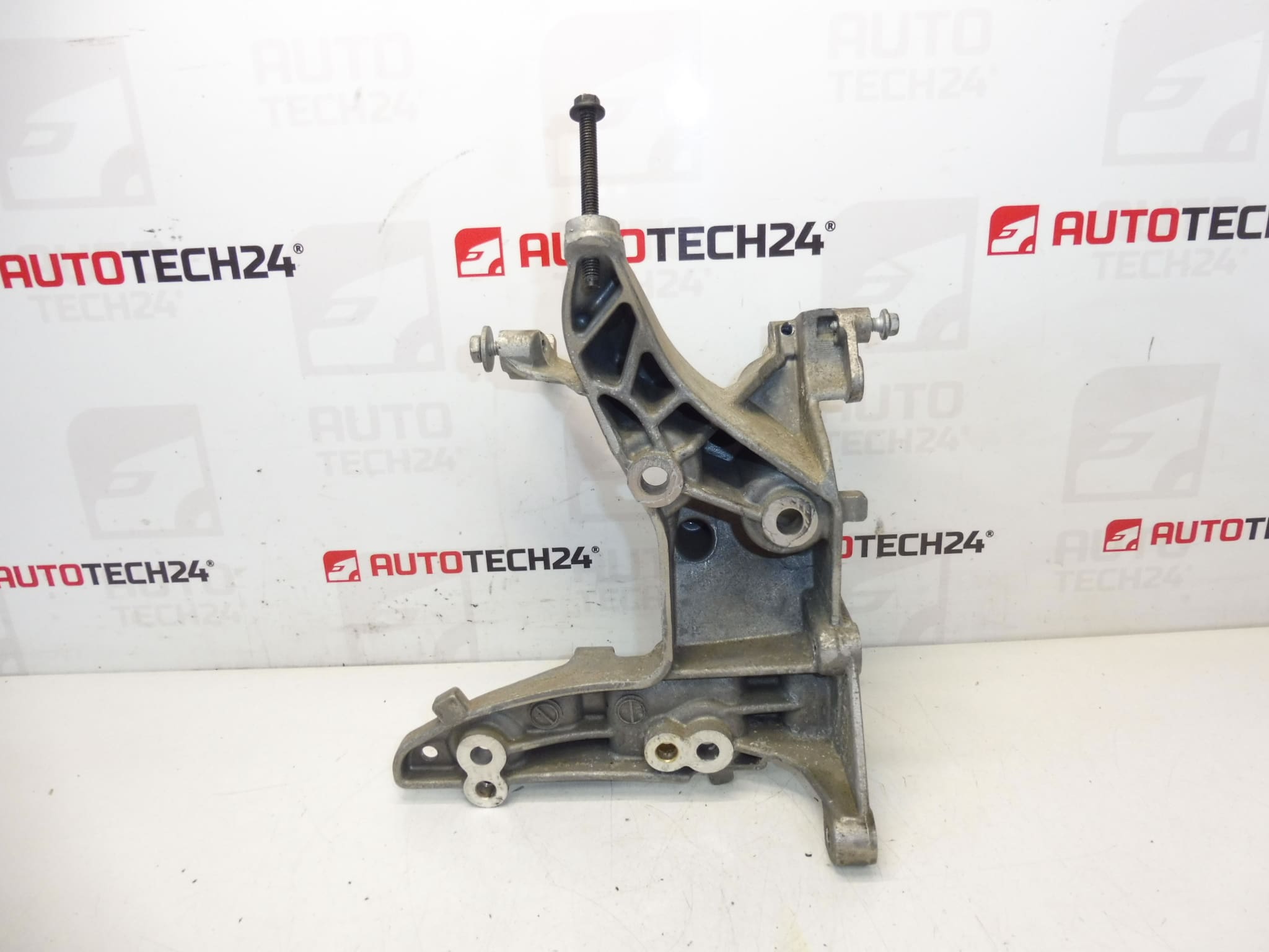 Soporte del alternador Citroën Peugeot 9684613880 5706N9 - Imagen 2