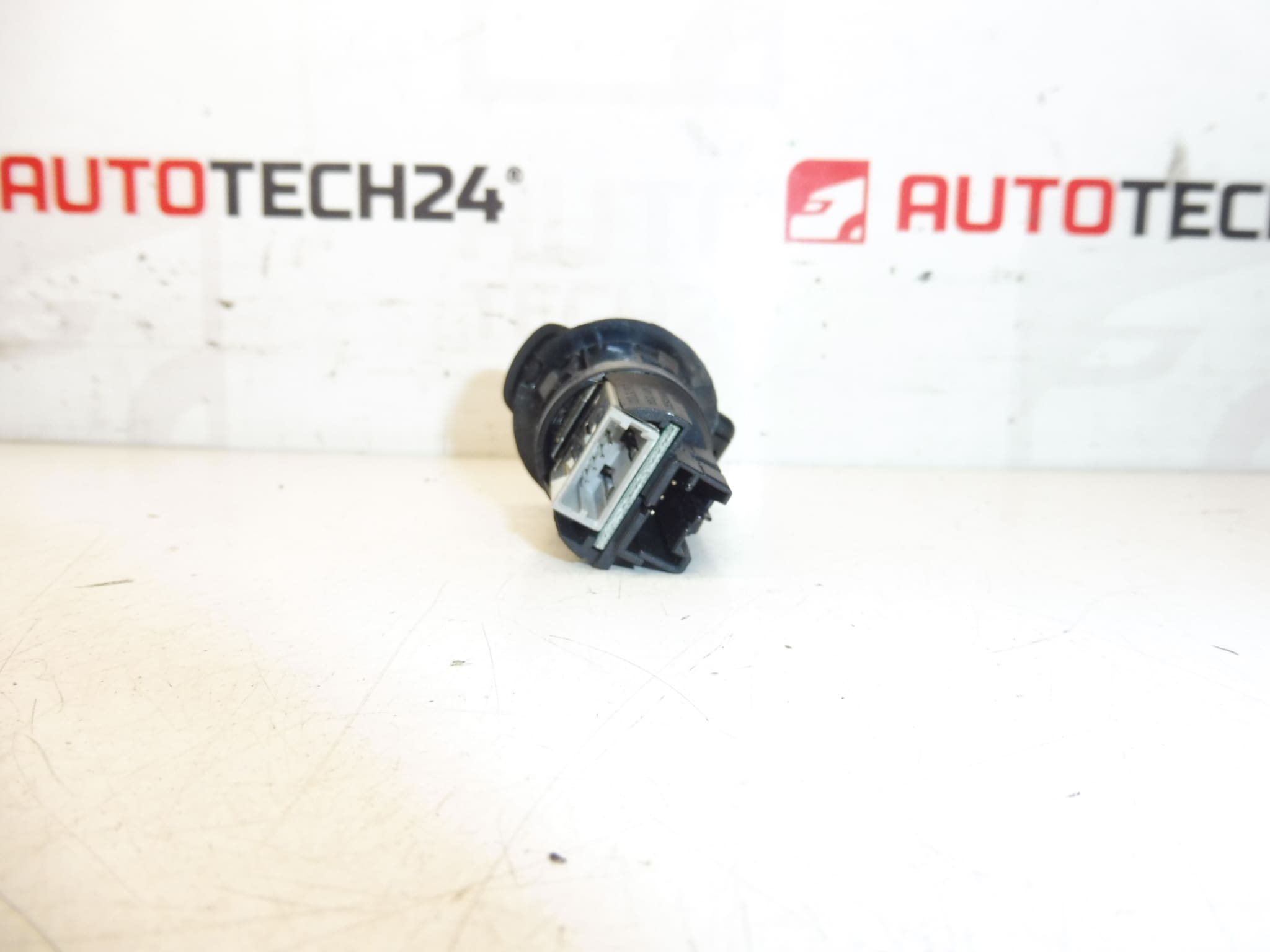 Toma USB Citroën Peugeot 96645227ZD 6574JV - Imagen 2